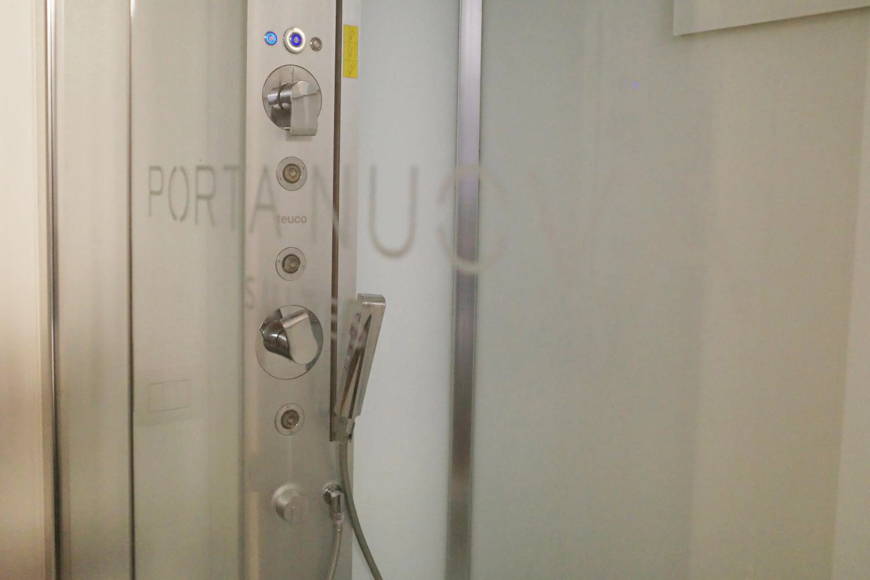 Shower in PORTA NUOVA SUITES