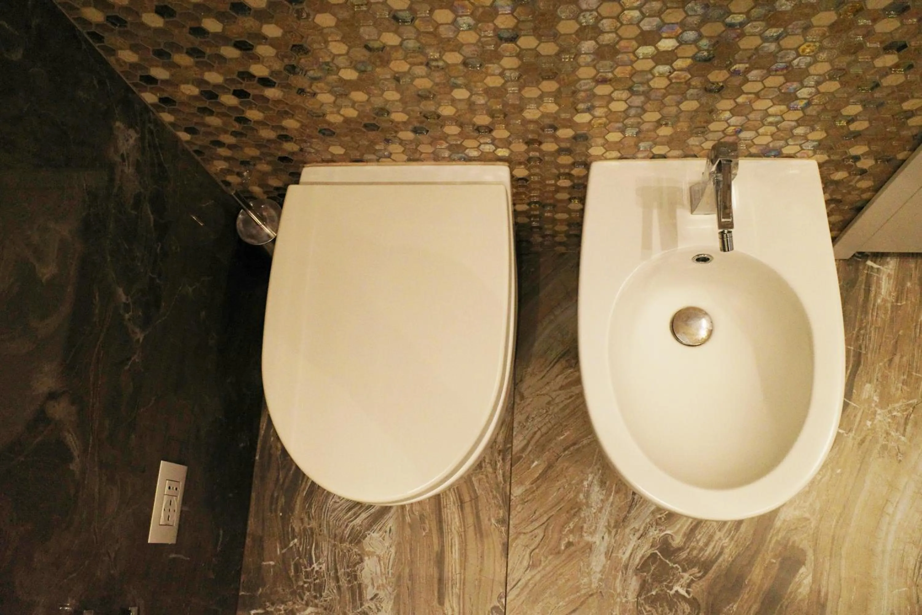 Toilet in PORTA NUOVA SUITES