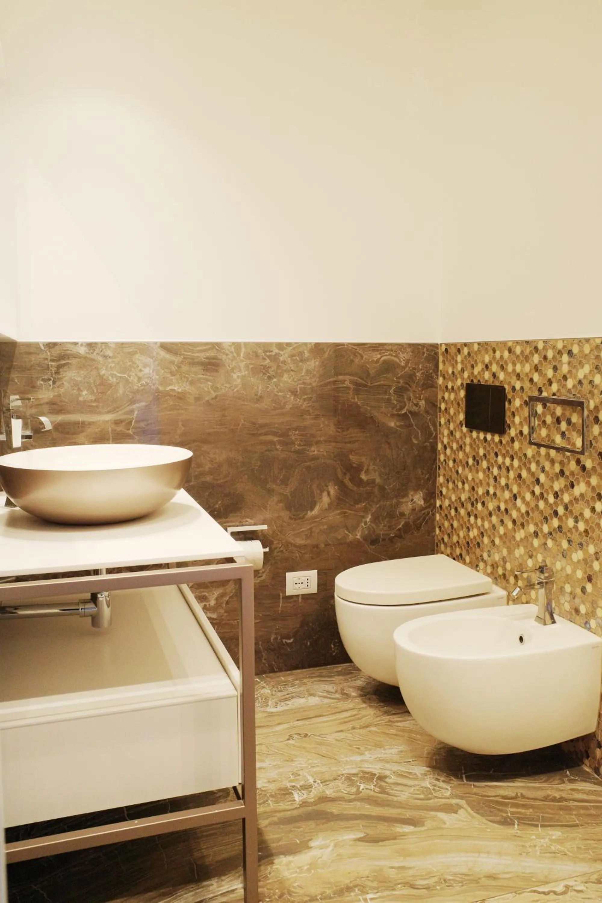 Toilet in PORTA NUOVA SUITES