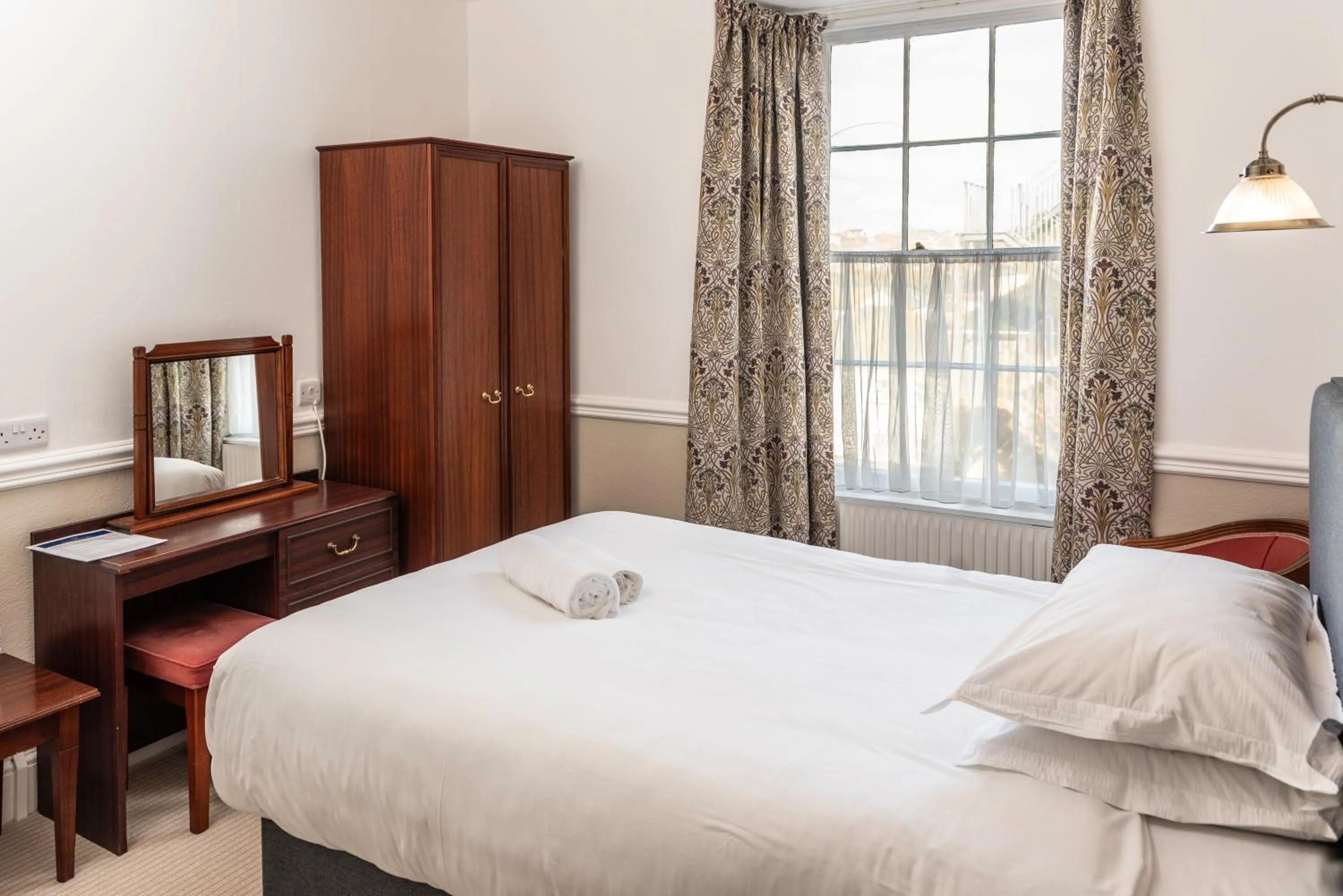 Bed in The Queens Hotel