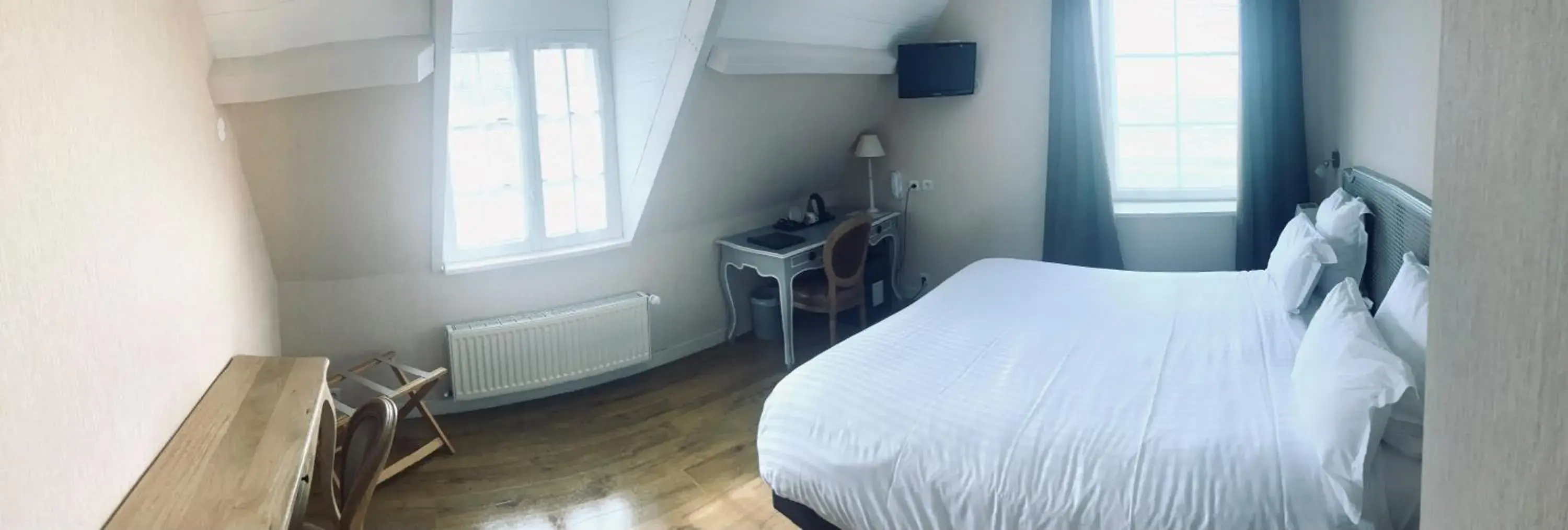 Bed in Manoir de la Roche Torin, The Originals Relais Bed in Manoir de la Roche Torin, The Originals Relais