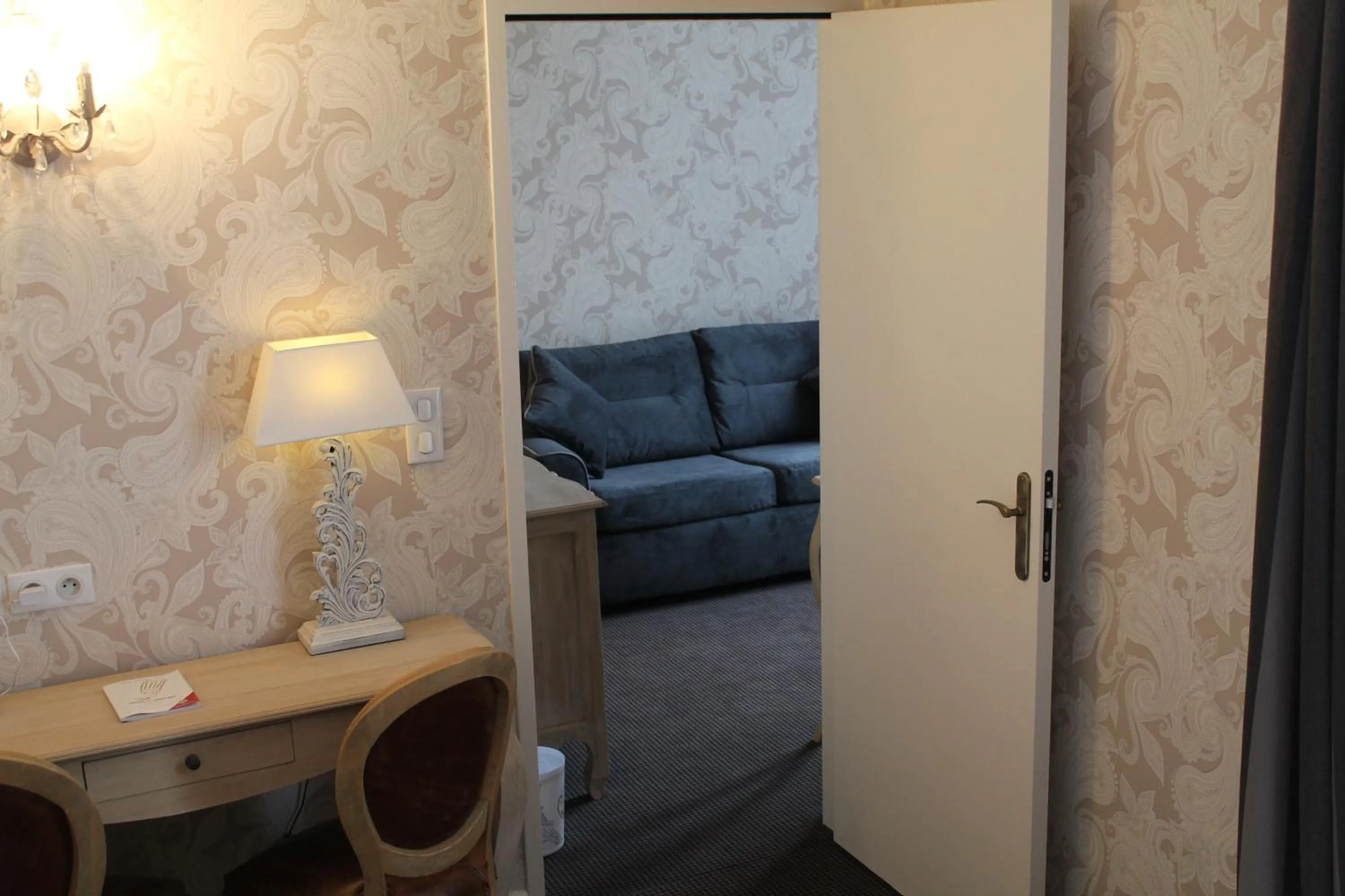 Living room in Manoir de la Roche Torin, The Originals Relais