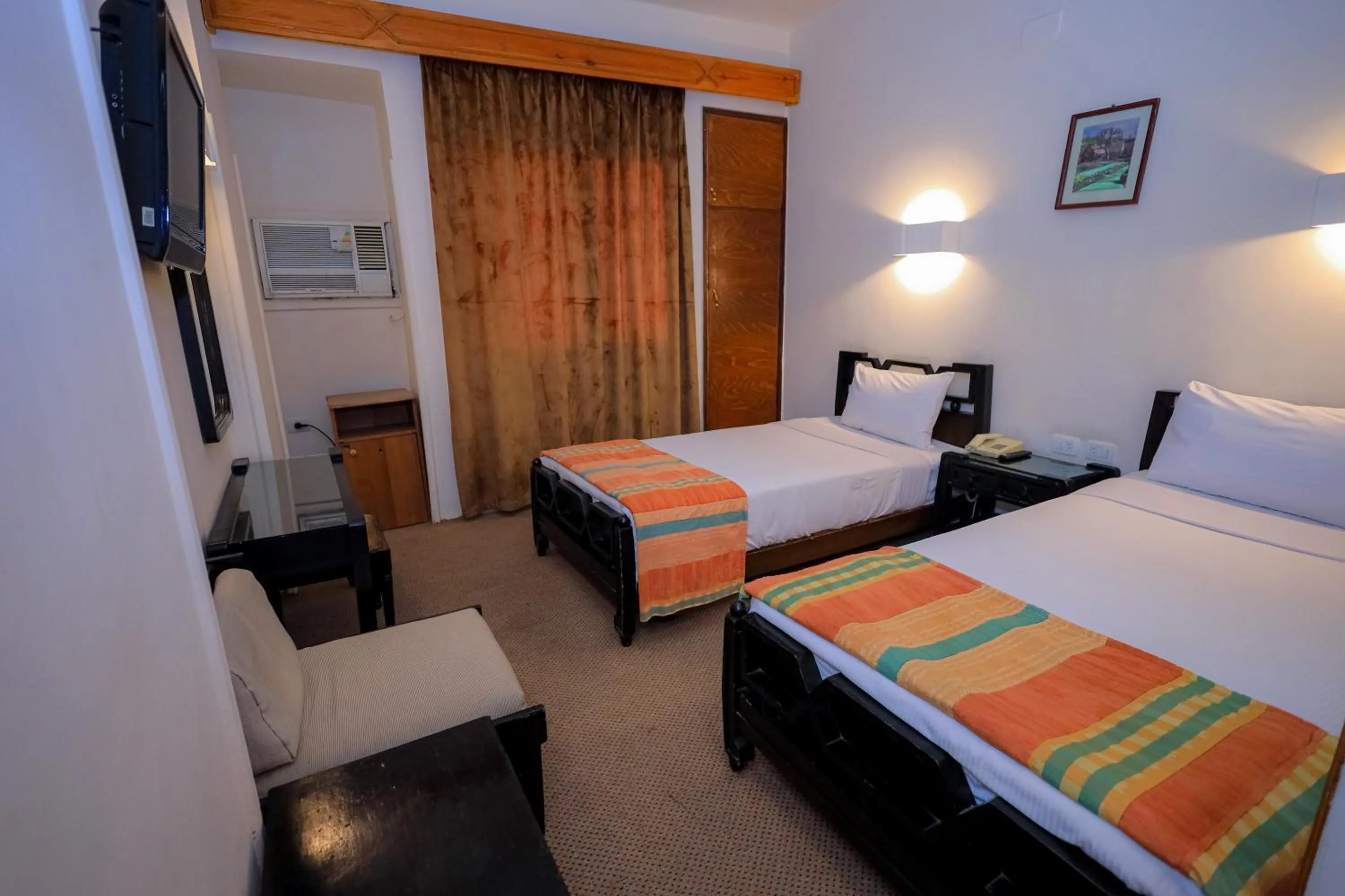 Photo of the whole room, Bed in Cleopatra Hotel