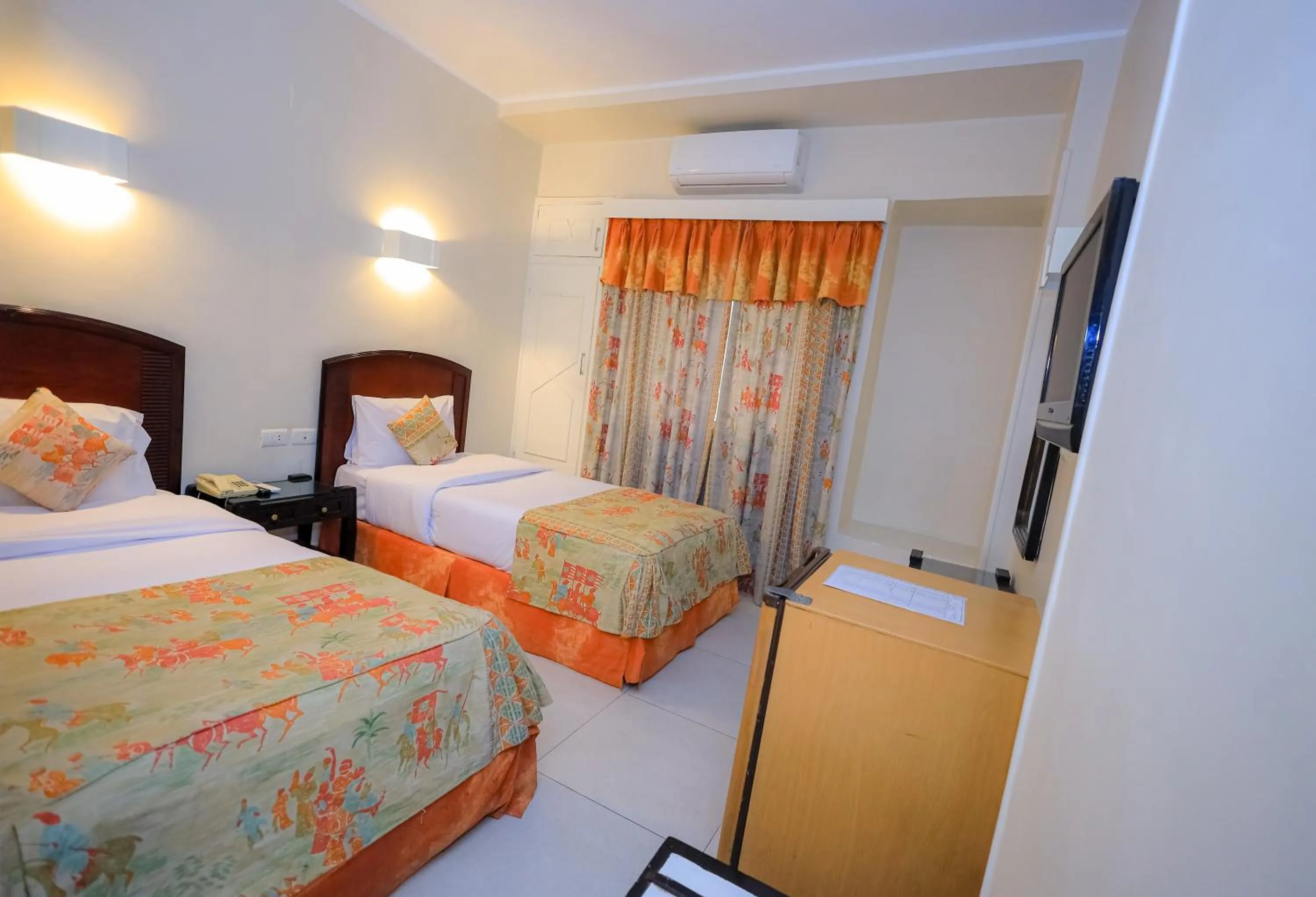 Photo of the whole room, Bed in Cleopatra Hotel