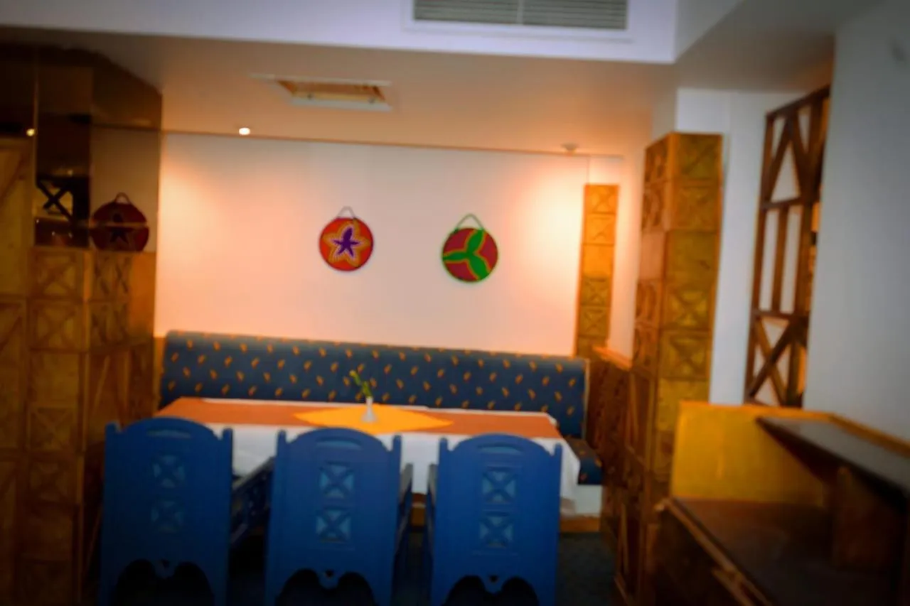 Restaurant/places to eat in Cleopatra Hotel