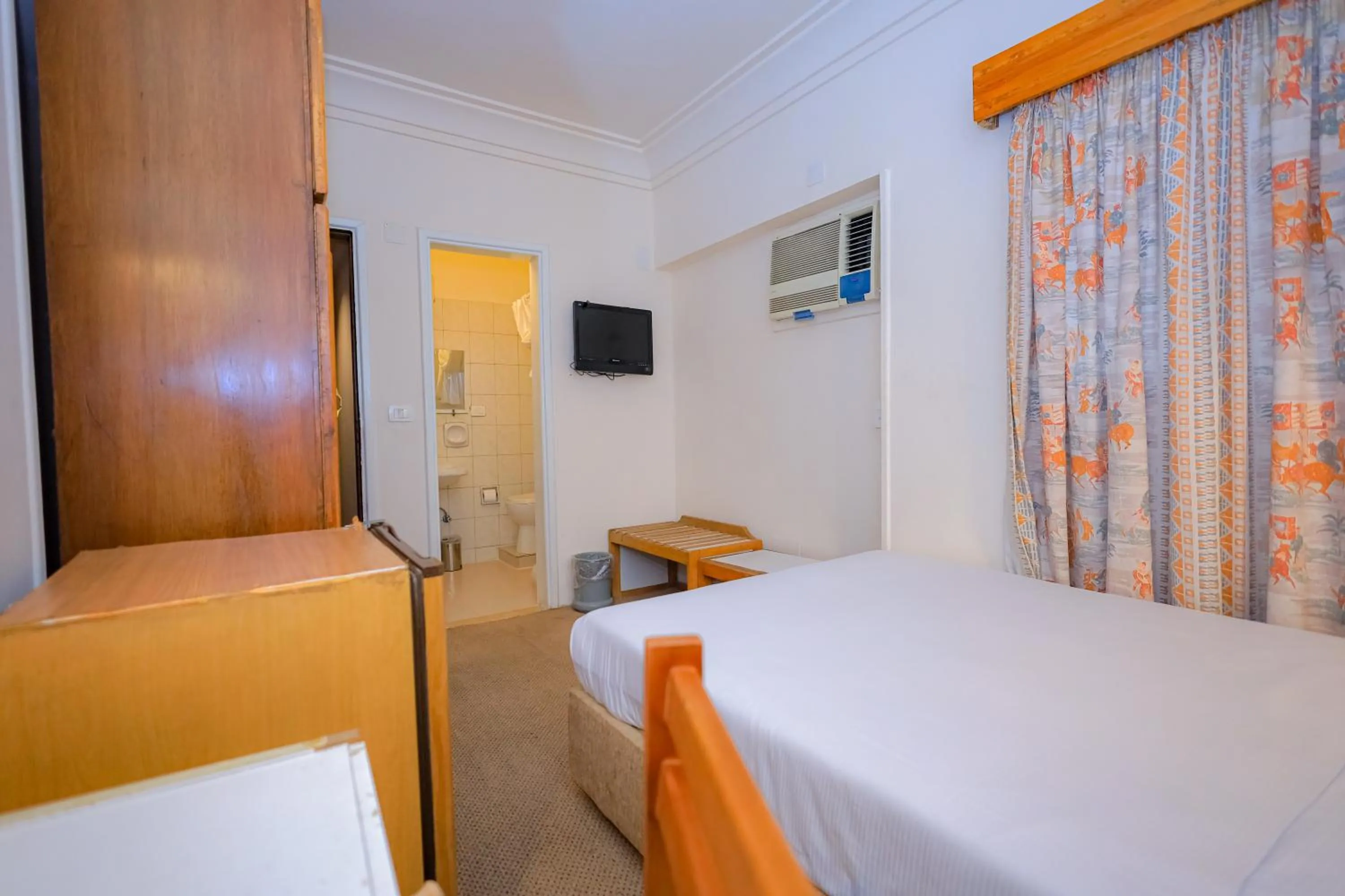 Photo of the whole room, Bed in Cleopatra Hotel