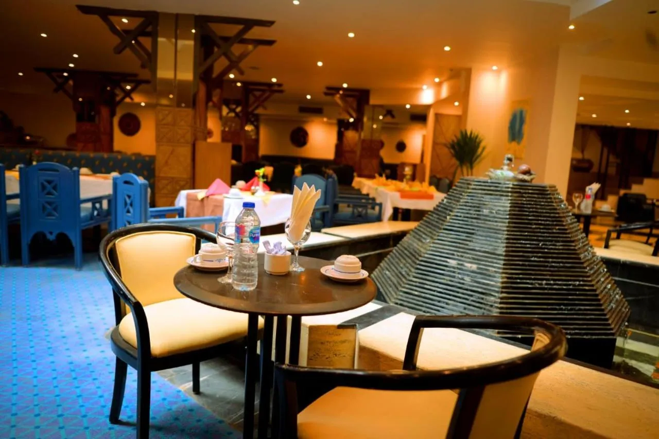 Restaurant/places to eat in Cleopatra Hotel