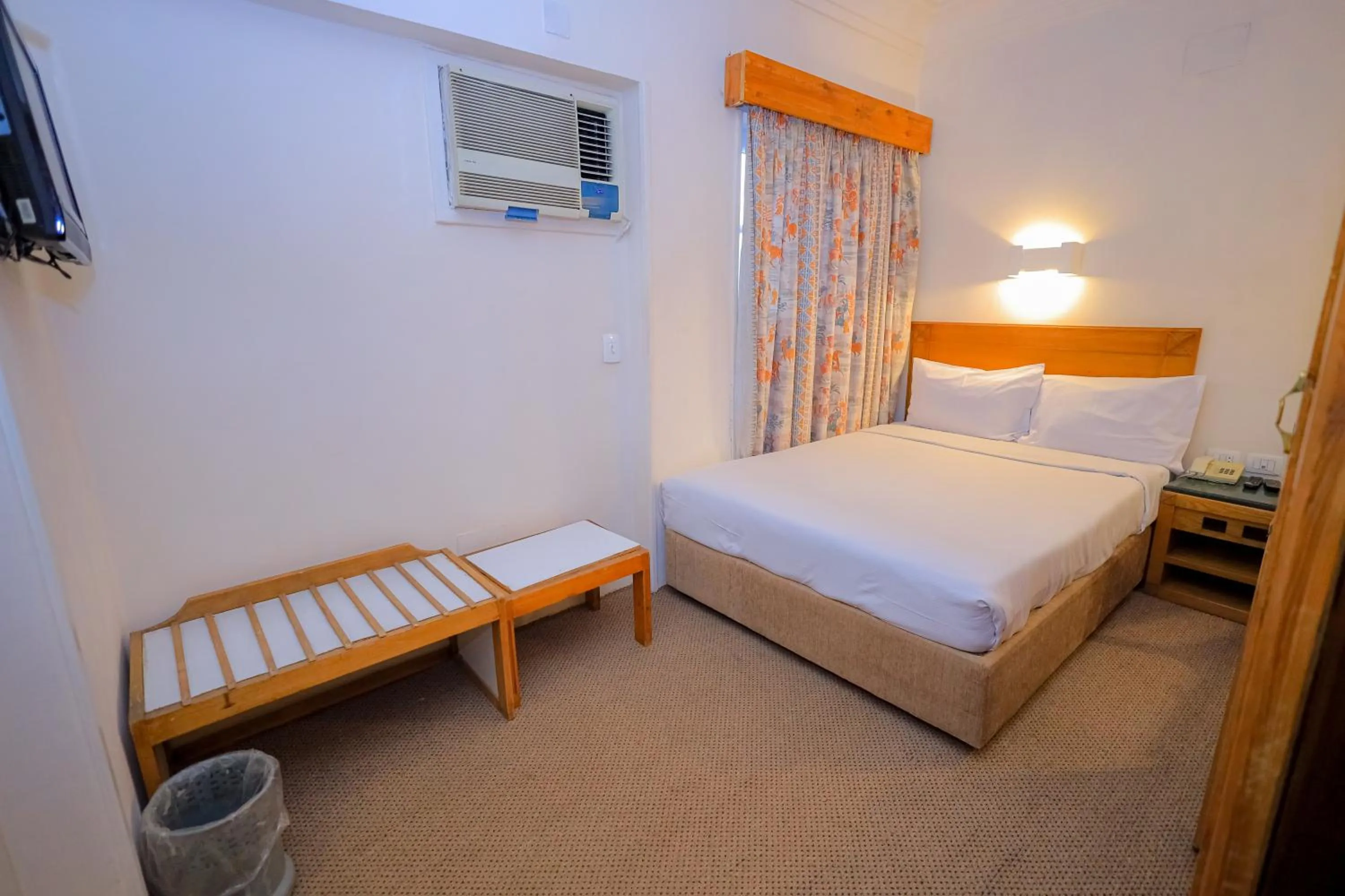 Photo of the whole room, Bed in Cleopatra Hotel