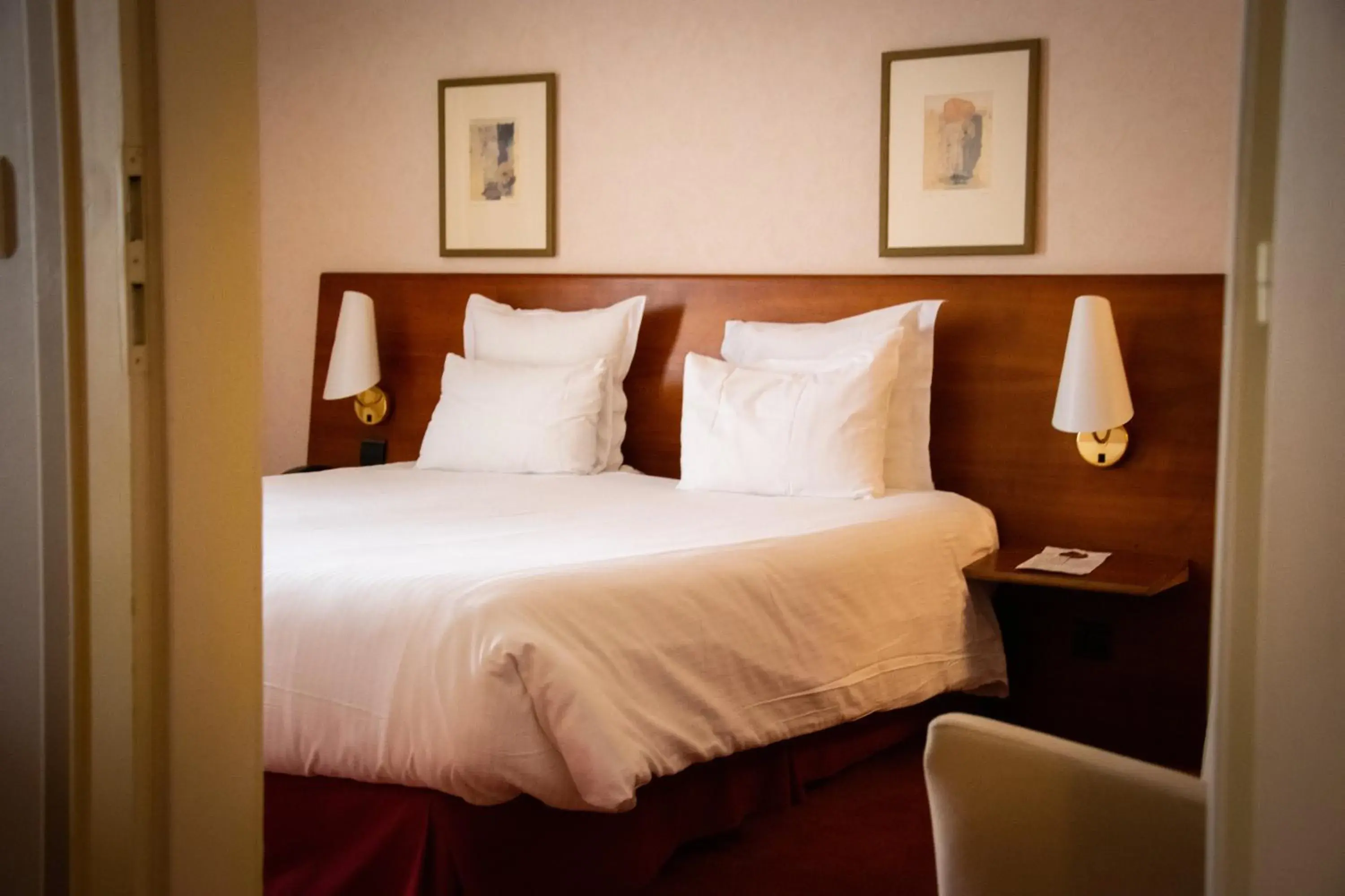 Bedroom, Bed in Le Jean-Sébastien Bach Bedroom, Bed in Le Jean-Sébastien Bach