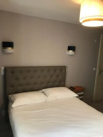 Bed in Hôtel Aunis-Saintonge