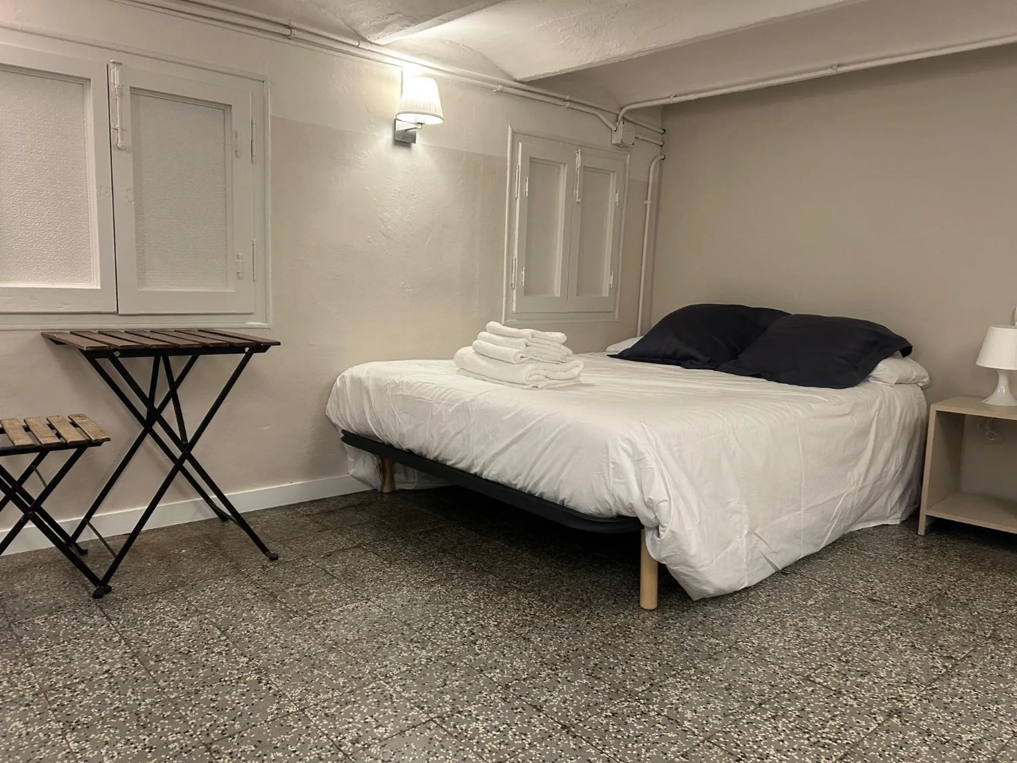 Bed in Hostalin Barcelona Gran Via