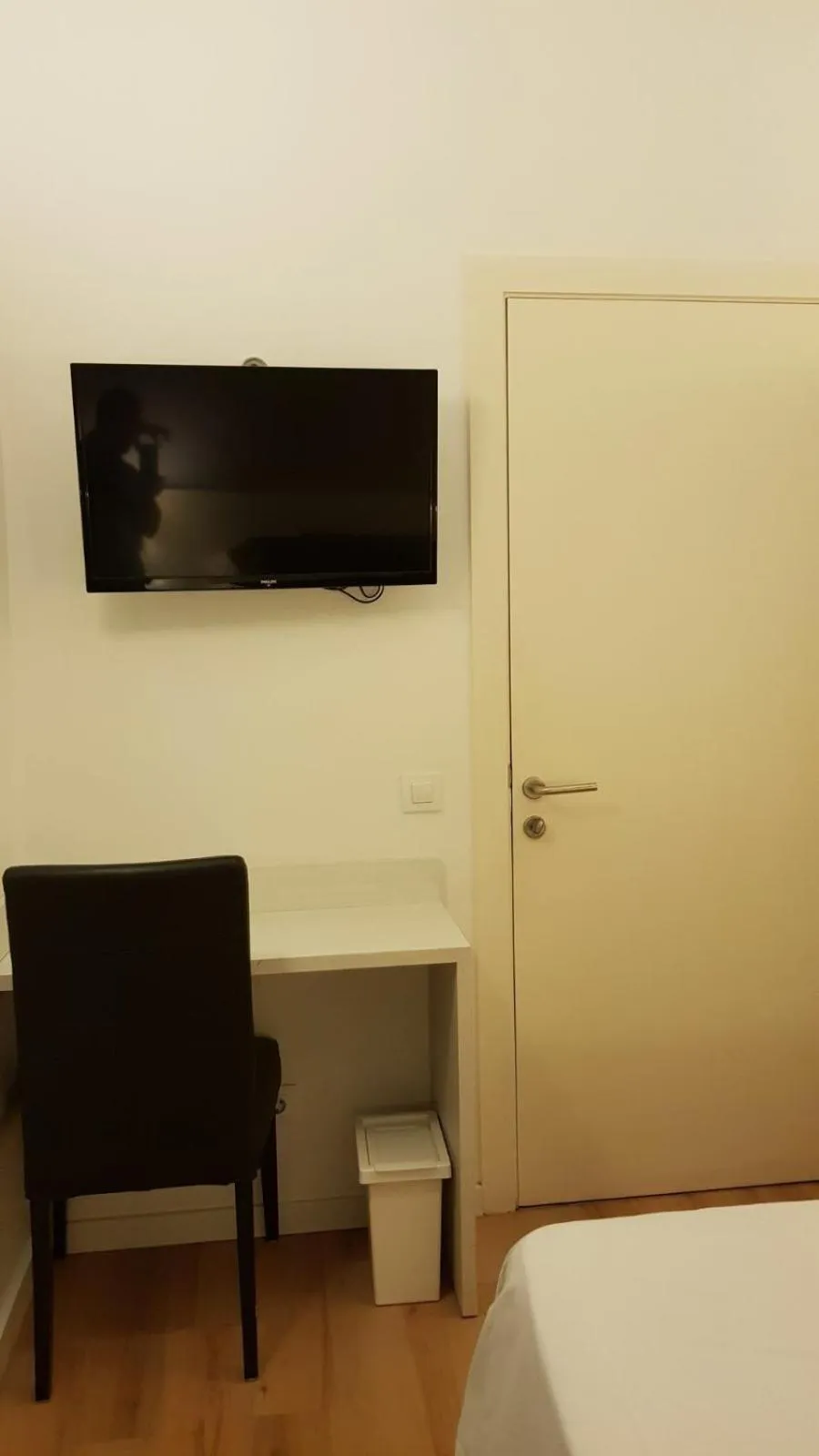 Decorative detail, Bed in Hostalin Barcelona Gran Via