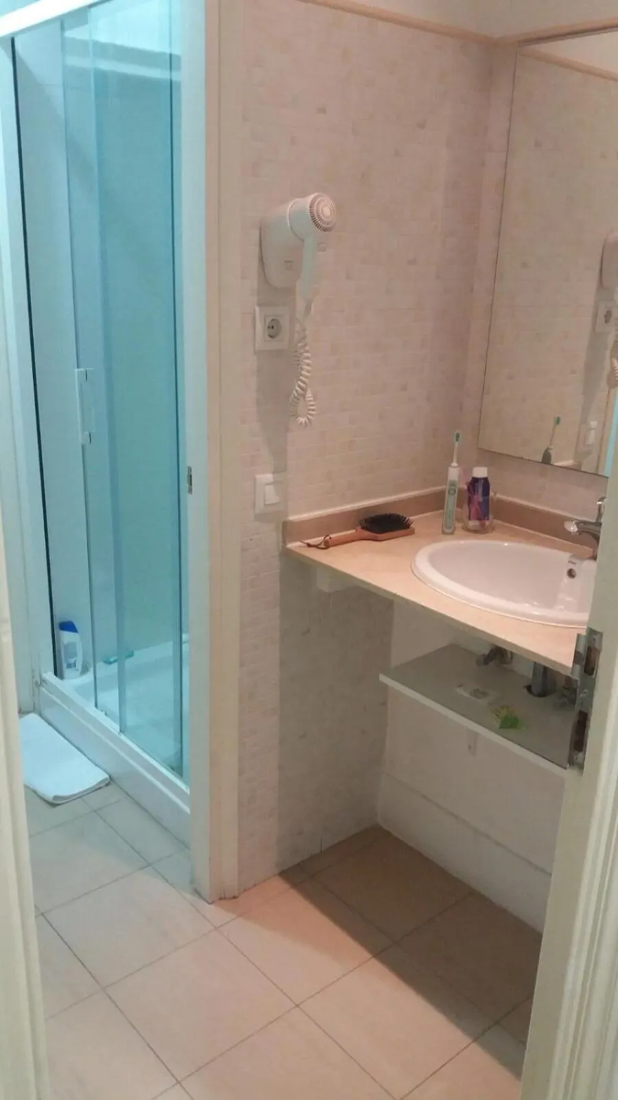 Bathroom in Hostalin Barcelona Gran Via