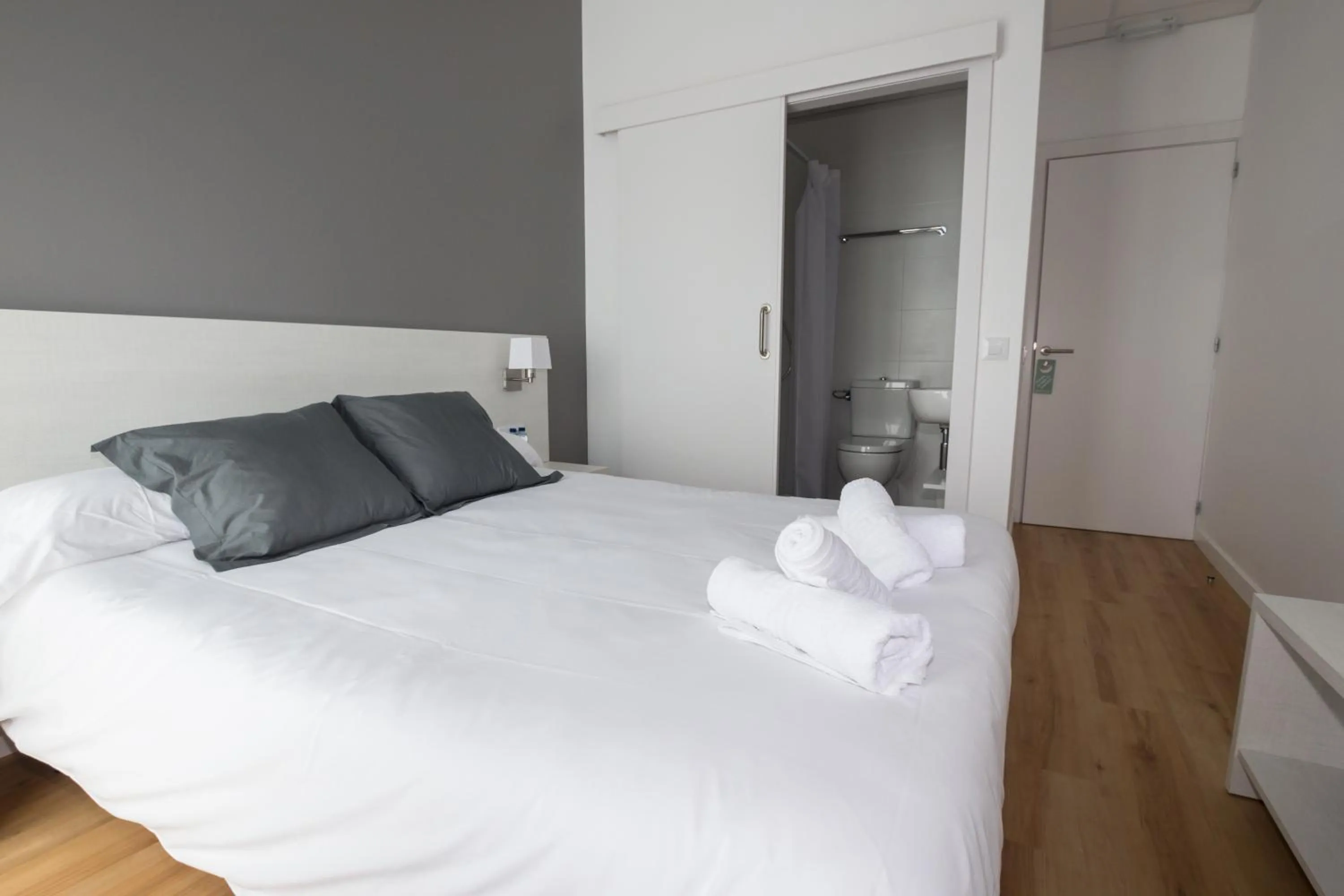 Photo of the whole room, Bed in Hostalin Barcelona Gran Via