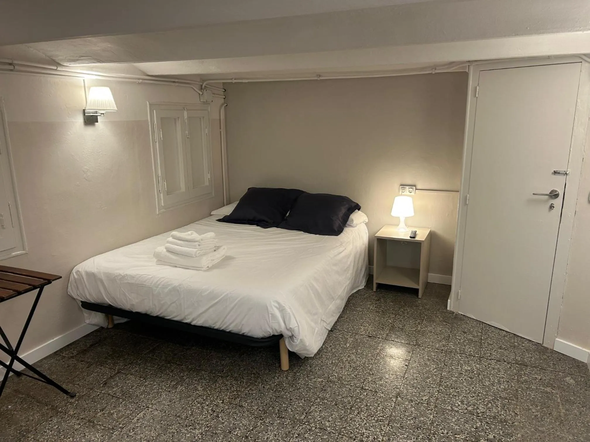 Bed in Hostalin Barcelona Gran Via