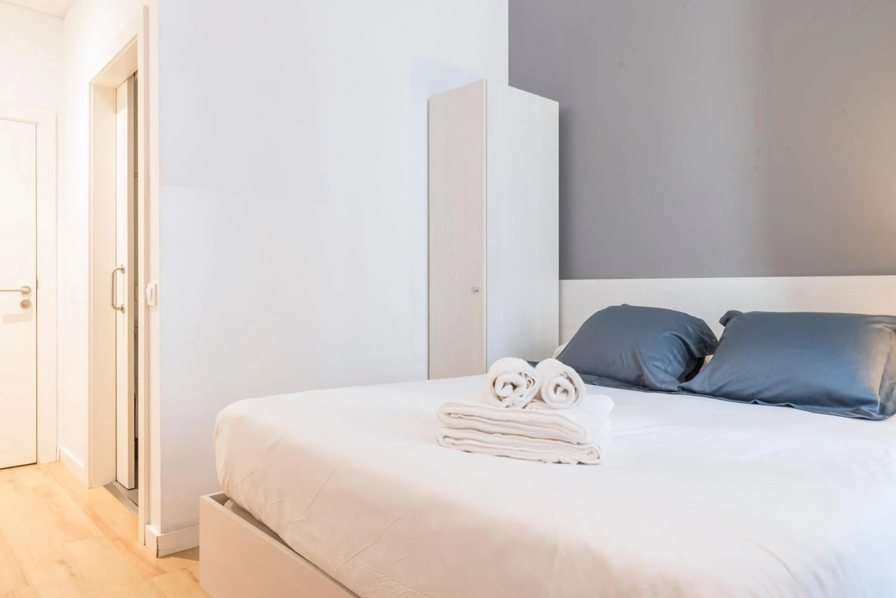 Photo of the whole room, Bed in Hostalin Barcelona Gran Via