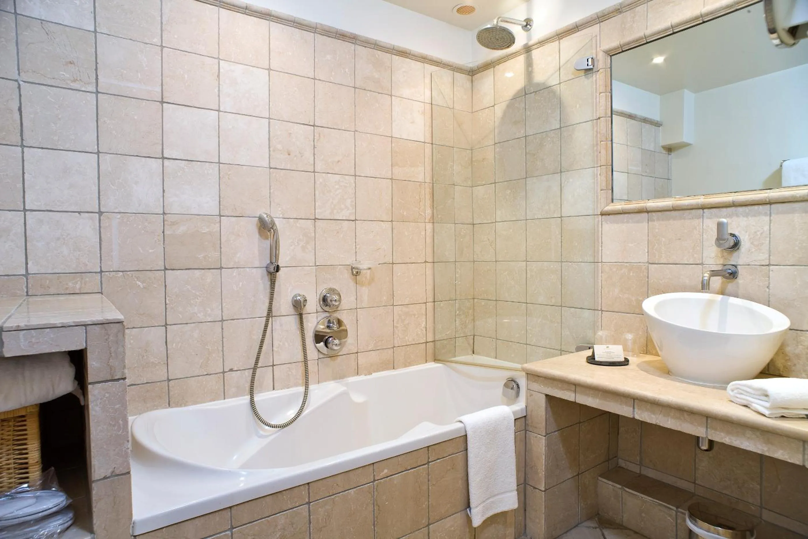 Bathroom in Maison Bérard Hôtel - Restaurant - Spa