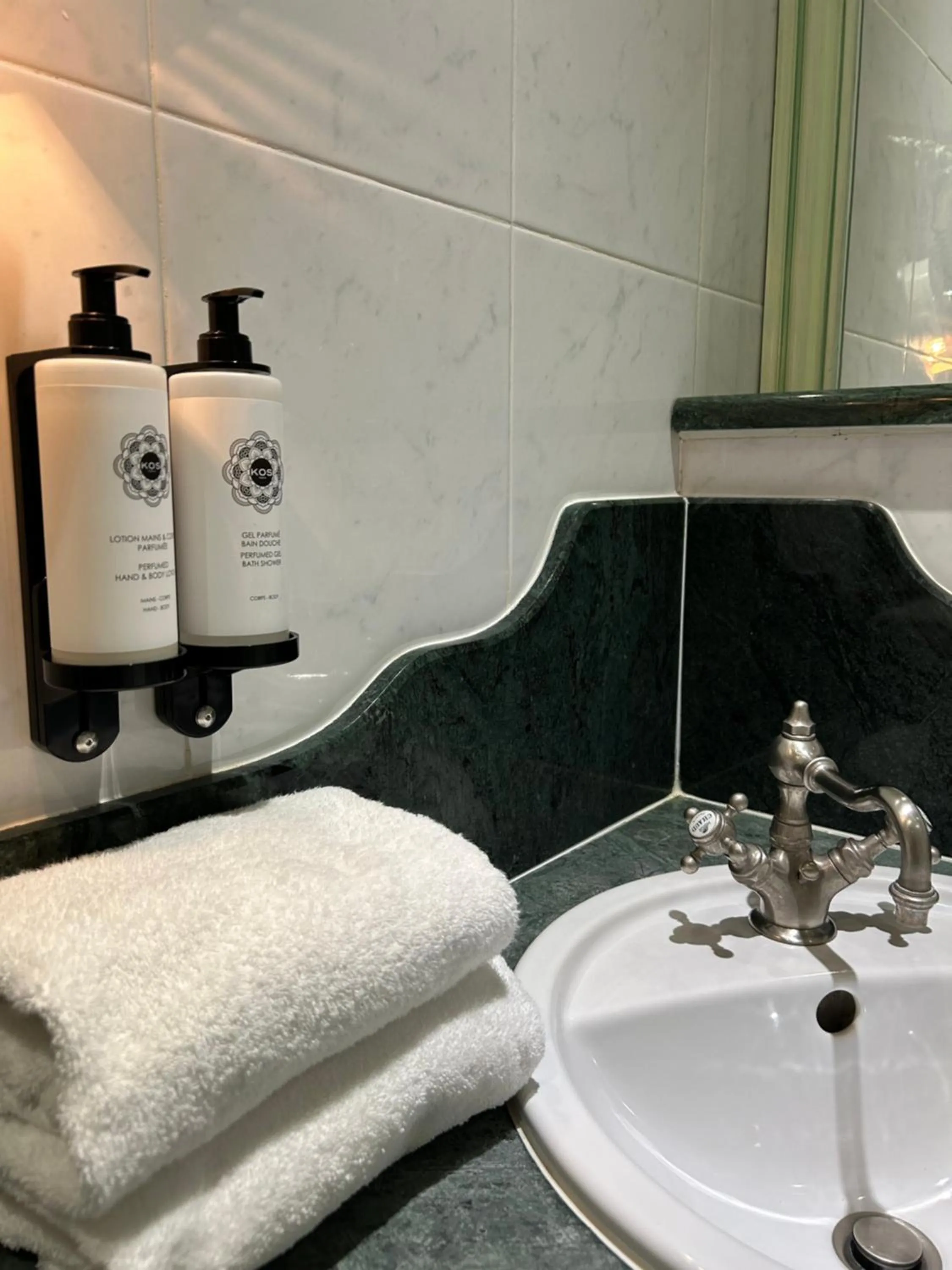 Bathroom in Maison Bérard Hôtel - Restaurant - Spa