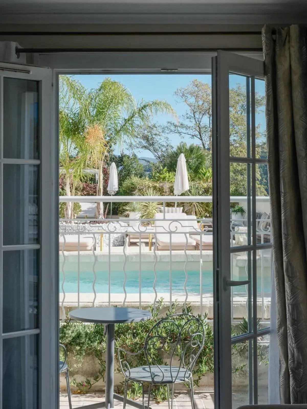 Swimming pool in Maison Bérard Hôtel - Restaurant - Spa Swimming pool in Maison Bérard Hôtel - Restaurant - Spa
