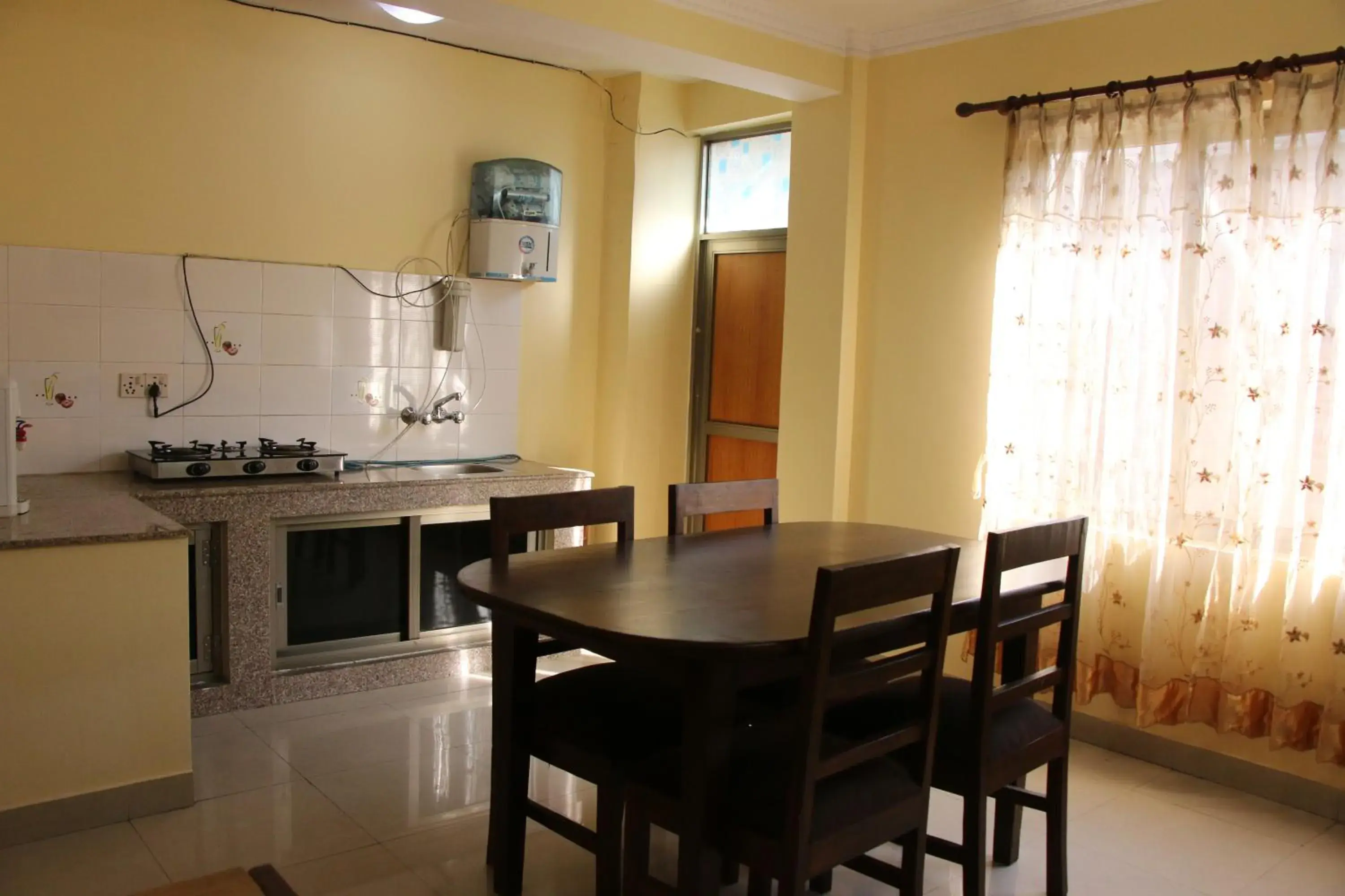 Kitchen or kitchenette, Dining Area in Hotel Mountain Gateway