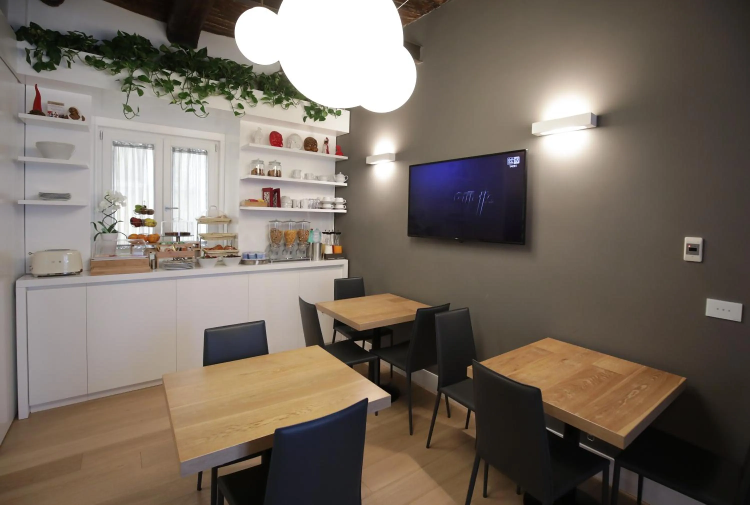 Communal lounge/ TV room in B&B LIONORA