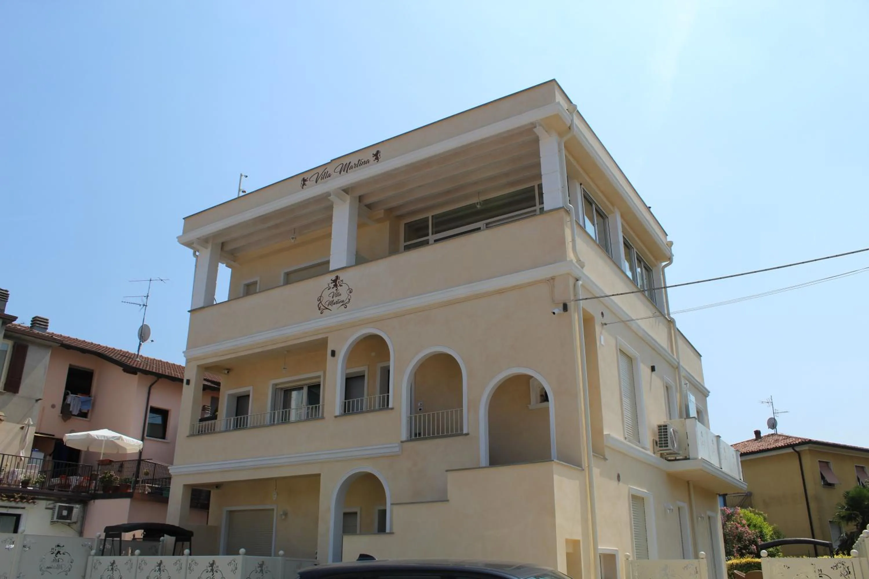 Property building in Villa Martina