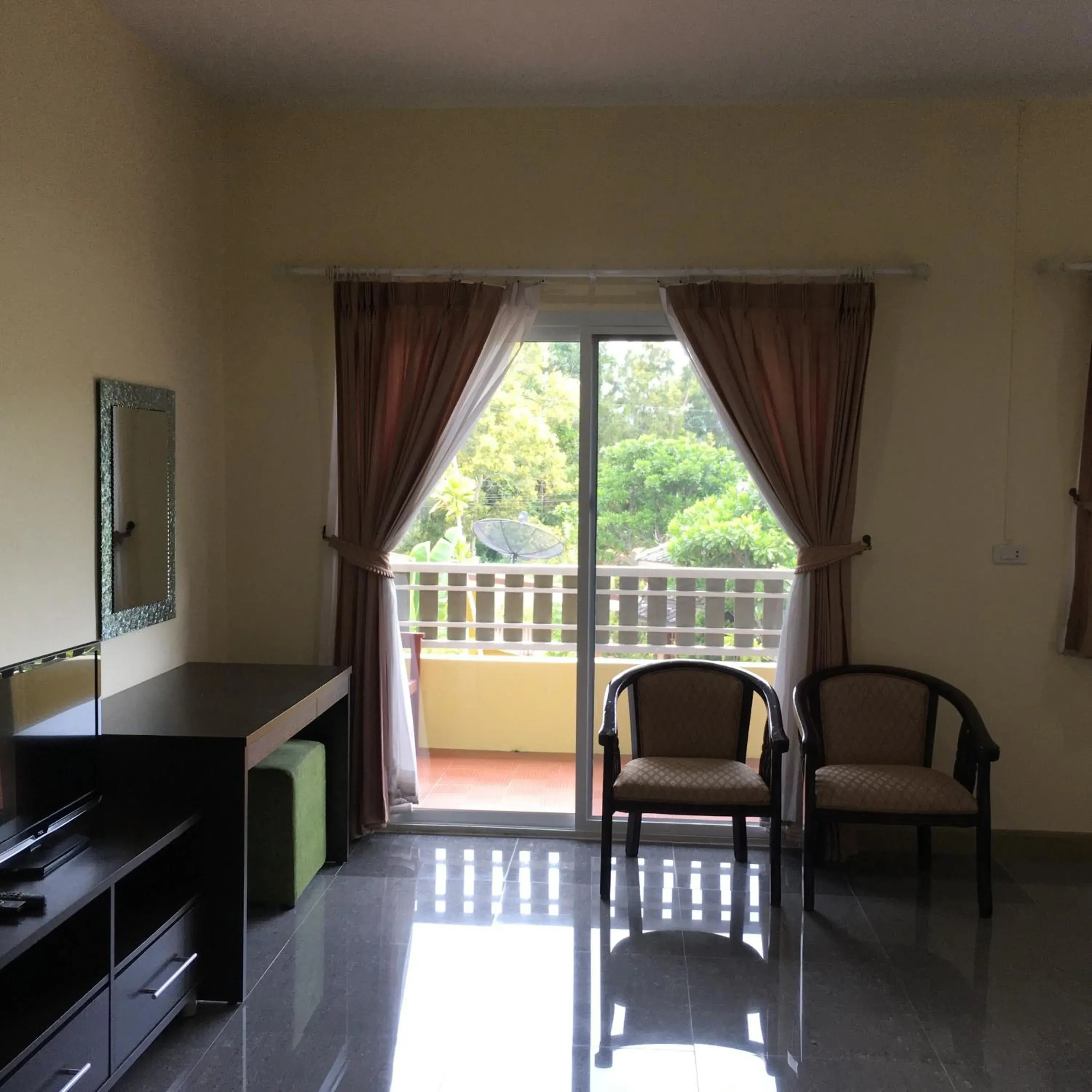 Standard Twin Room in Siriburi Resort Standard Twin Room in Siriburi Resort