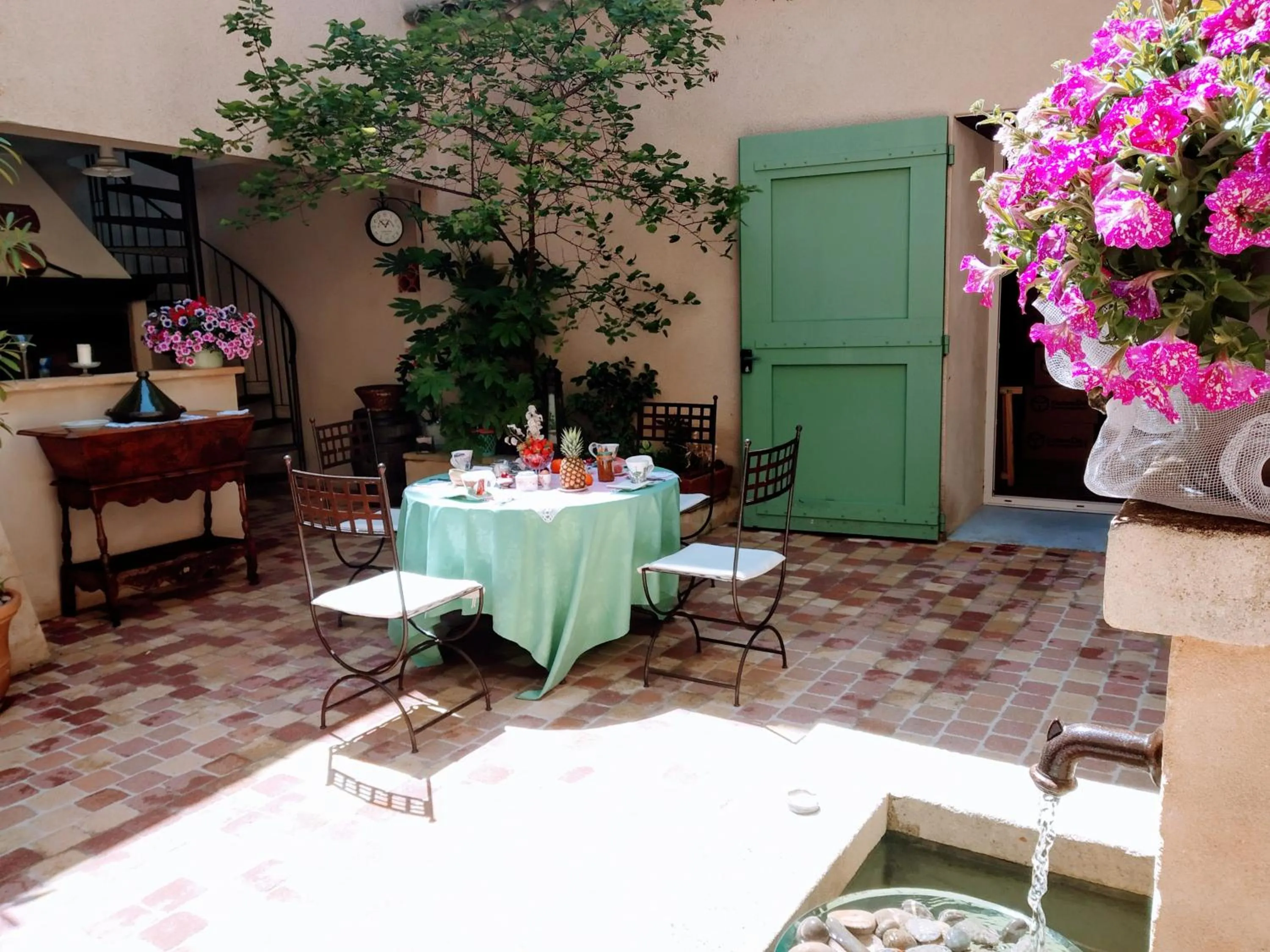 Patio in Le Térébinthe B&B