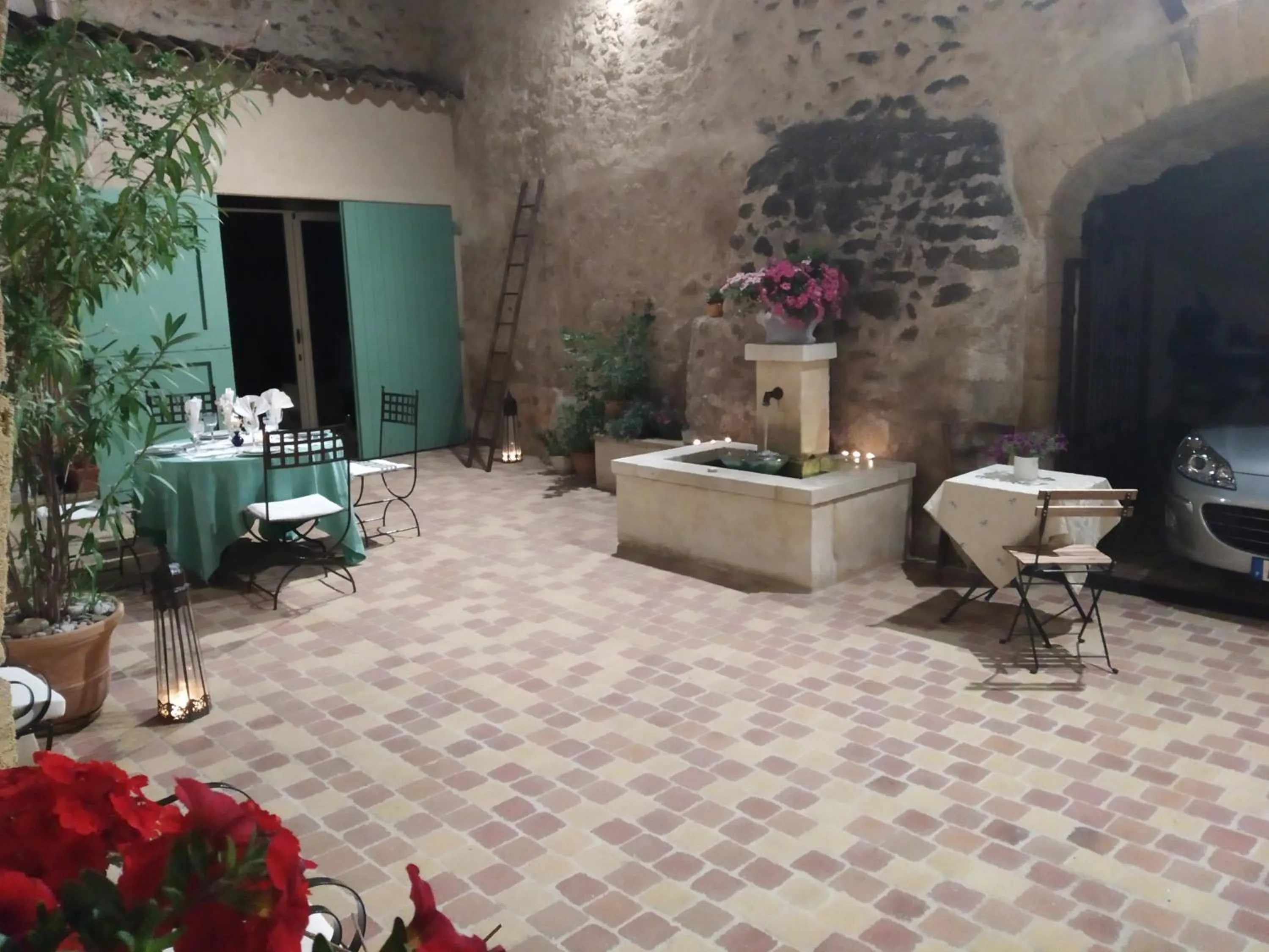 Dining area in Le Térébinthe B&B