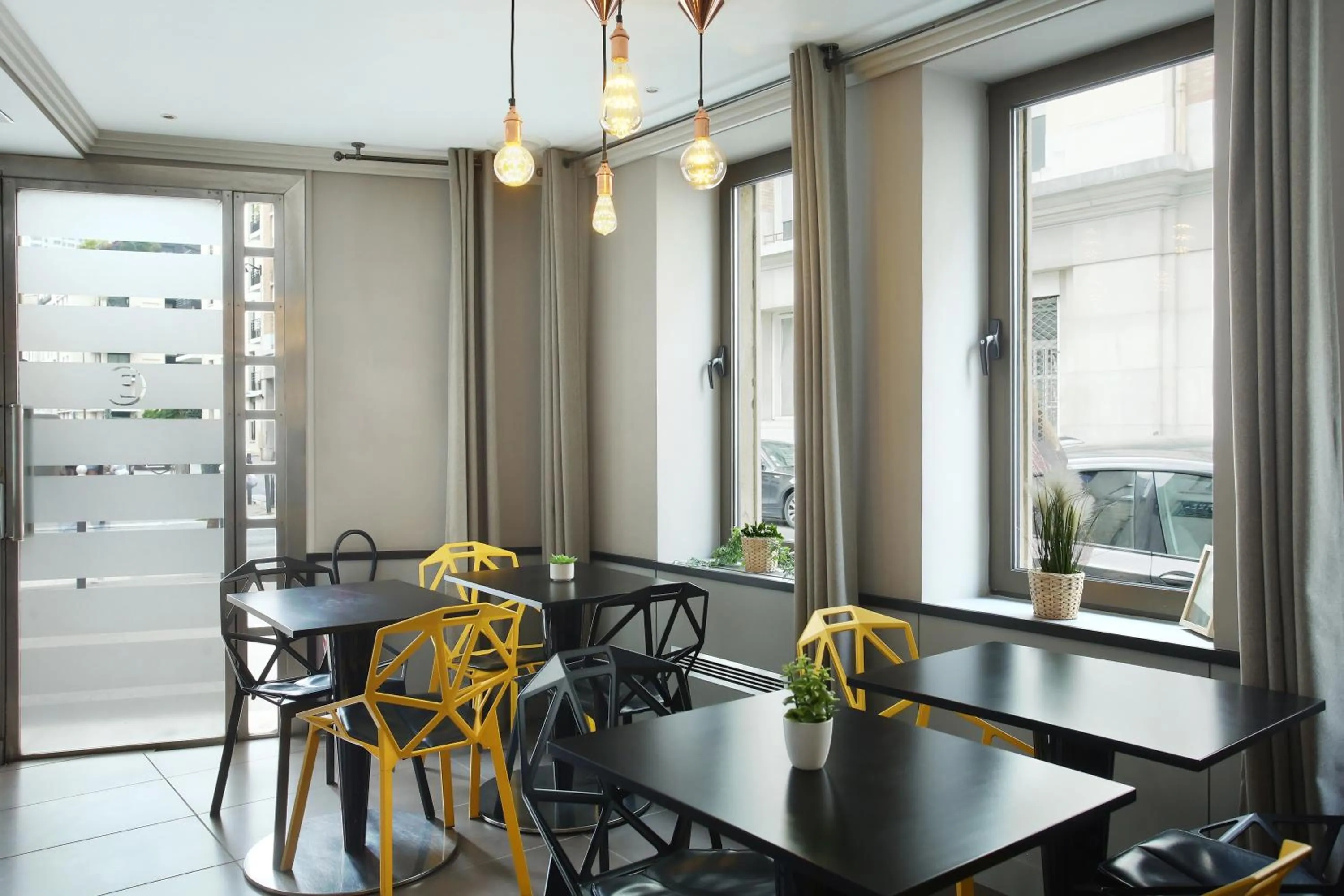 Living room in Hotel Eiffel Capitol