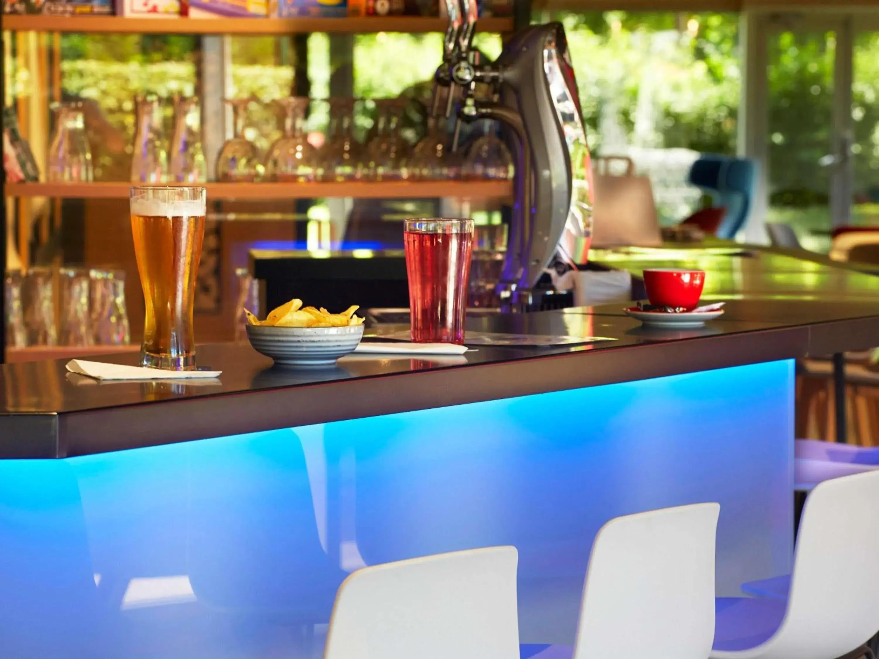 Lounge or bar in ibis Archamps Porte de Genève Lounge or bar in ibis Archamps Porte de Genève