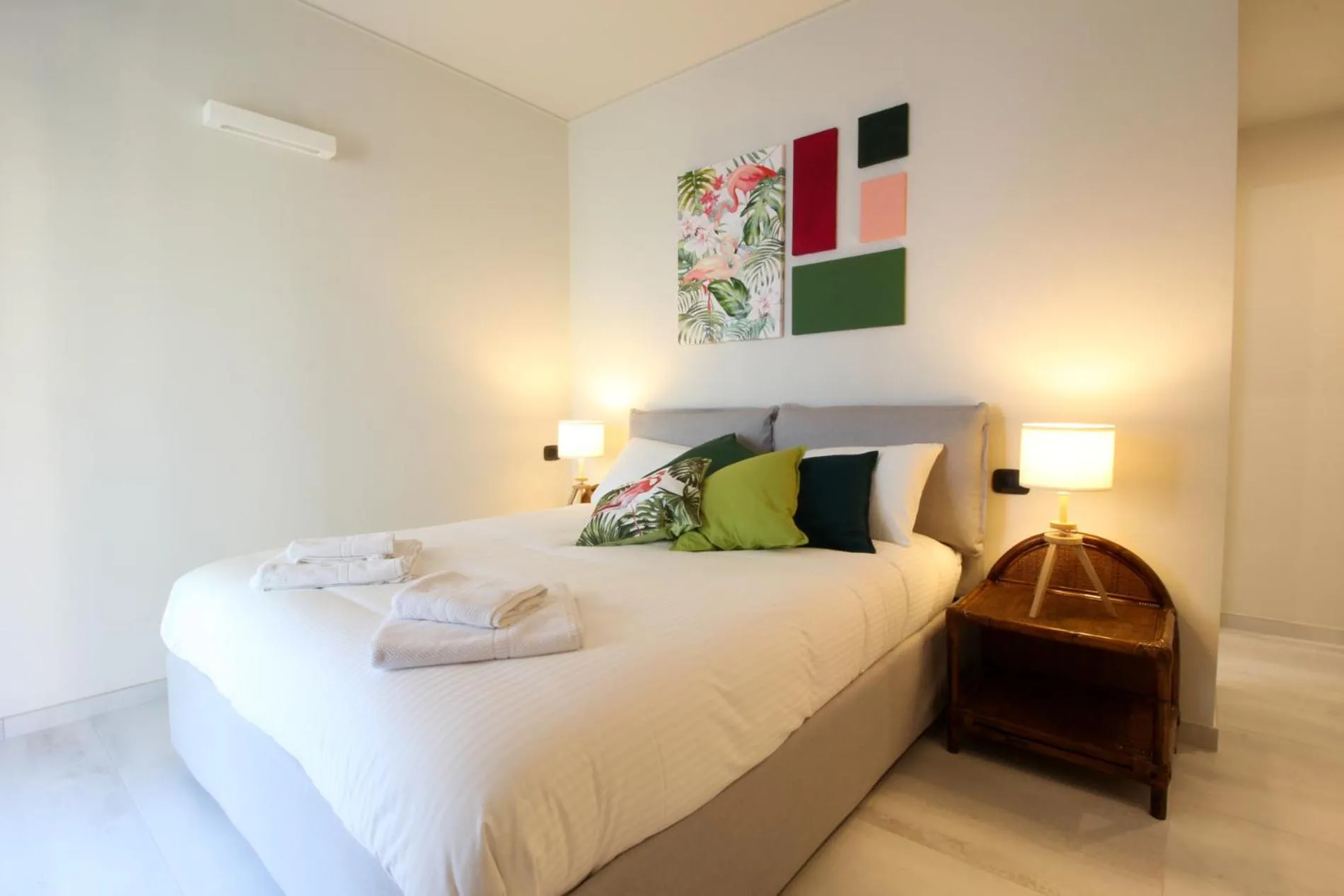 Bed in Parrots & Palms