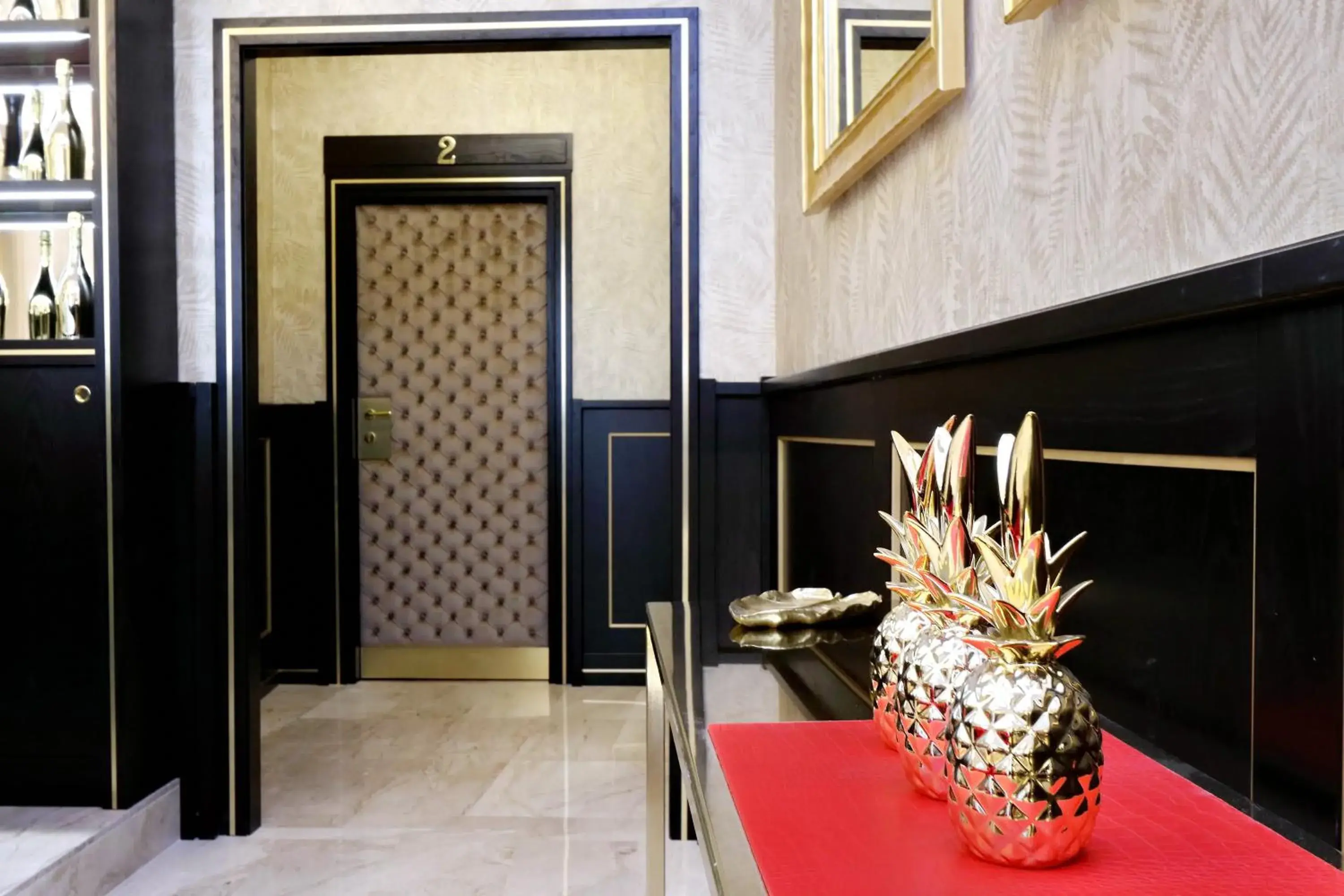 Lobby or reception in Spanish Diamond Luxury Suites & Jacuzzi Lobby or reception in Spanish Diamond Luxury Suites & Jacuzzi