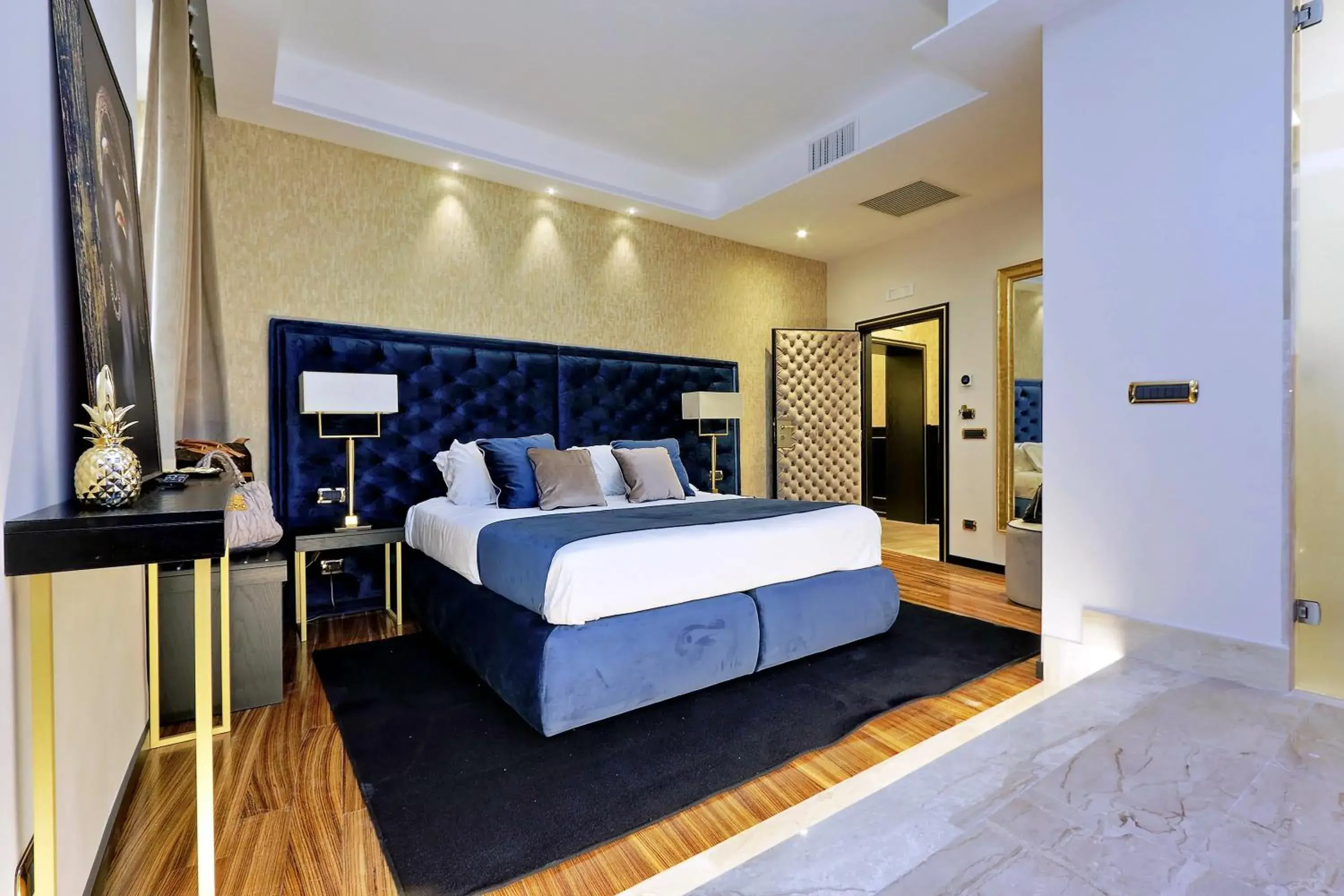 Bedroom, Bed in Spanish Diamond Luxury Suites & Jacuzzi Bedroom, Bed in Spanish Diamond Luxury Suites & Jacuzzi