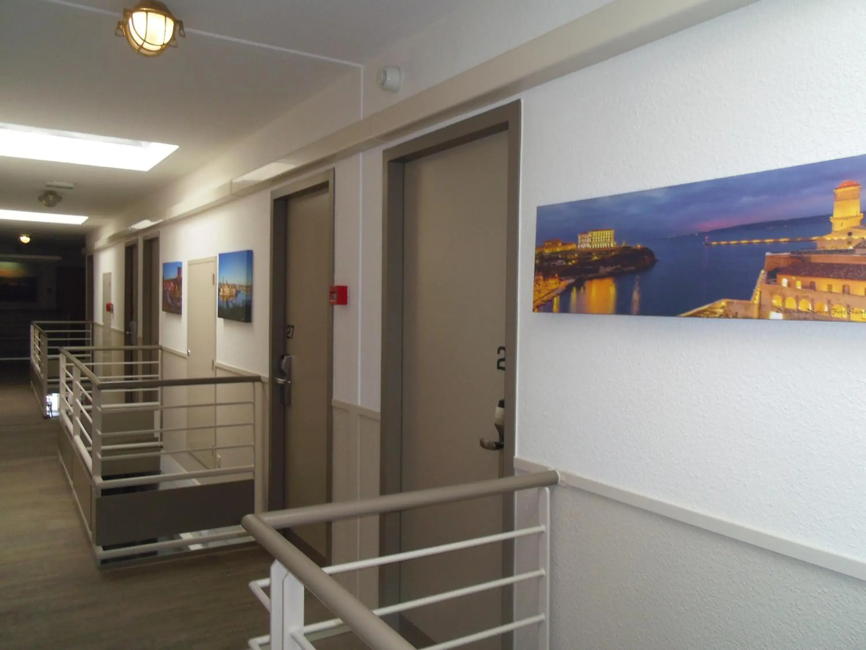 Lobby or reception in Good Hôtel Marseille Aubagne - La Valentine