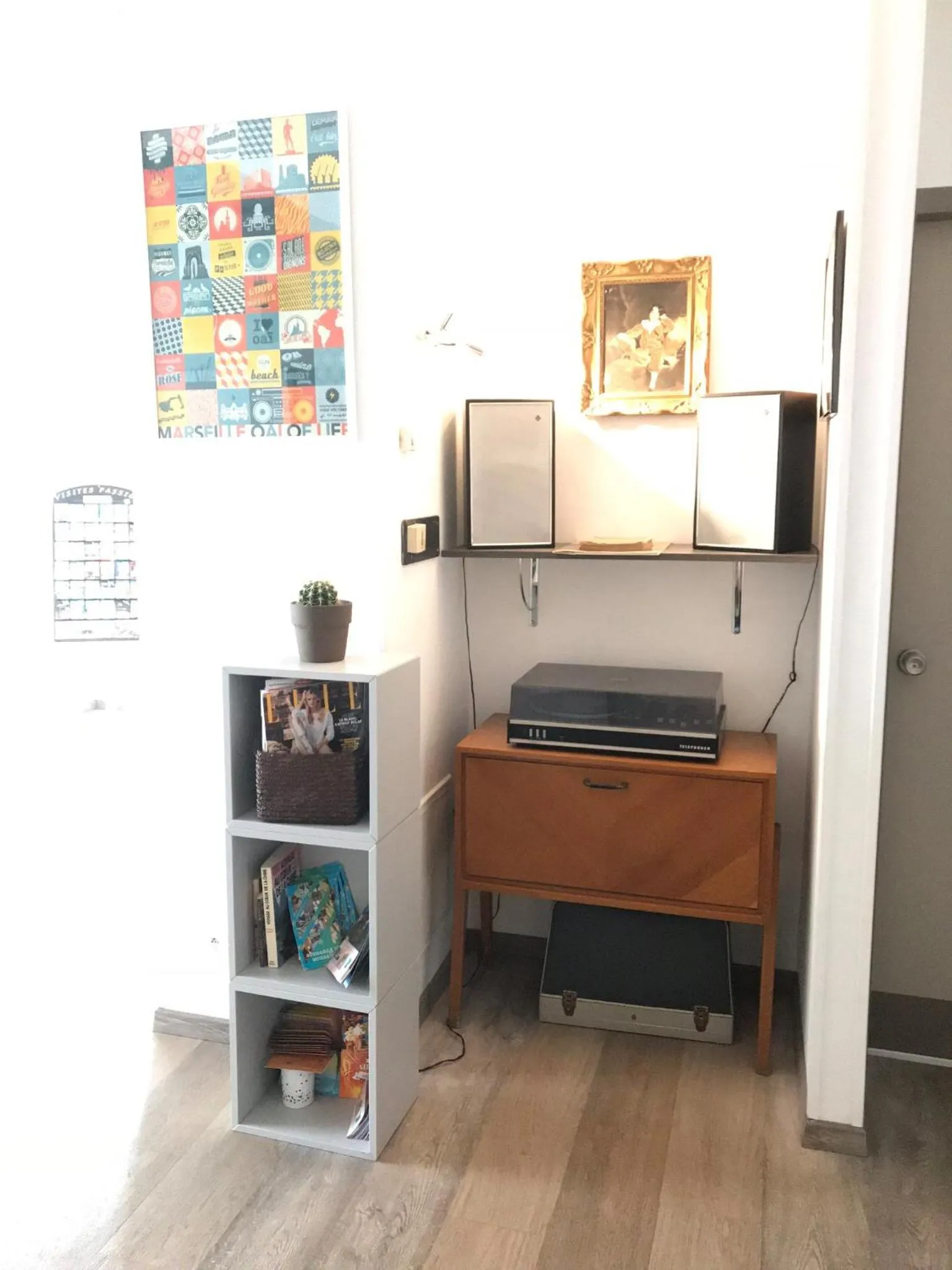 Decorative detail in Contact Hôtel Marseille Aubagne