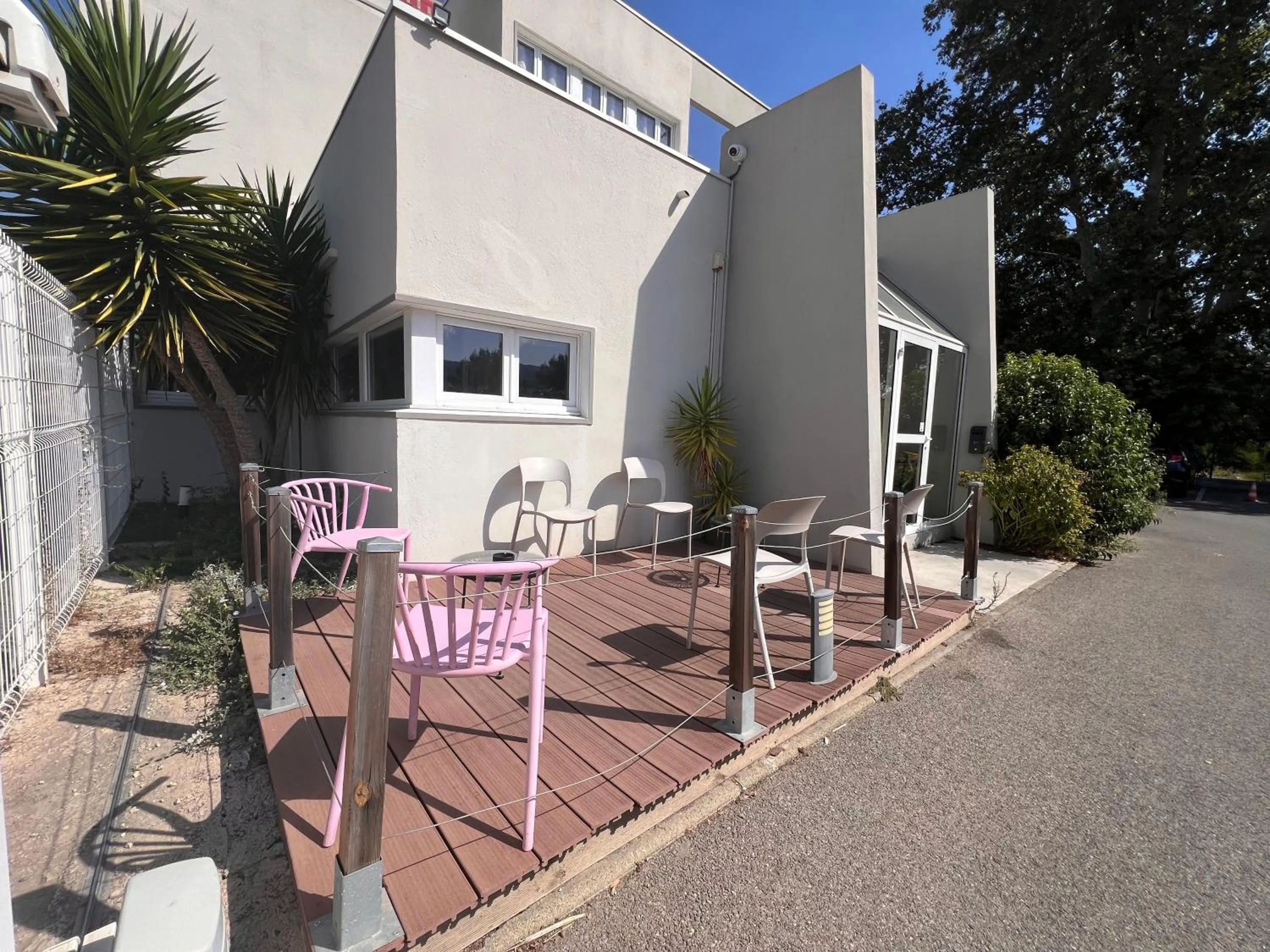 Patio in Contact Hôtel Marseille Aubagne