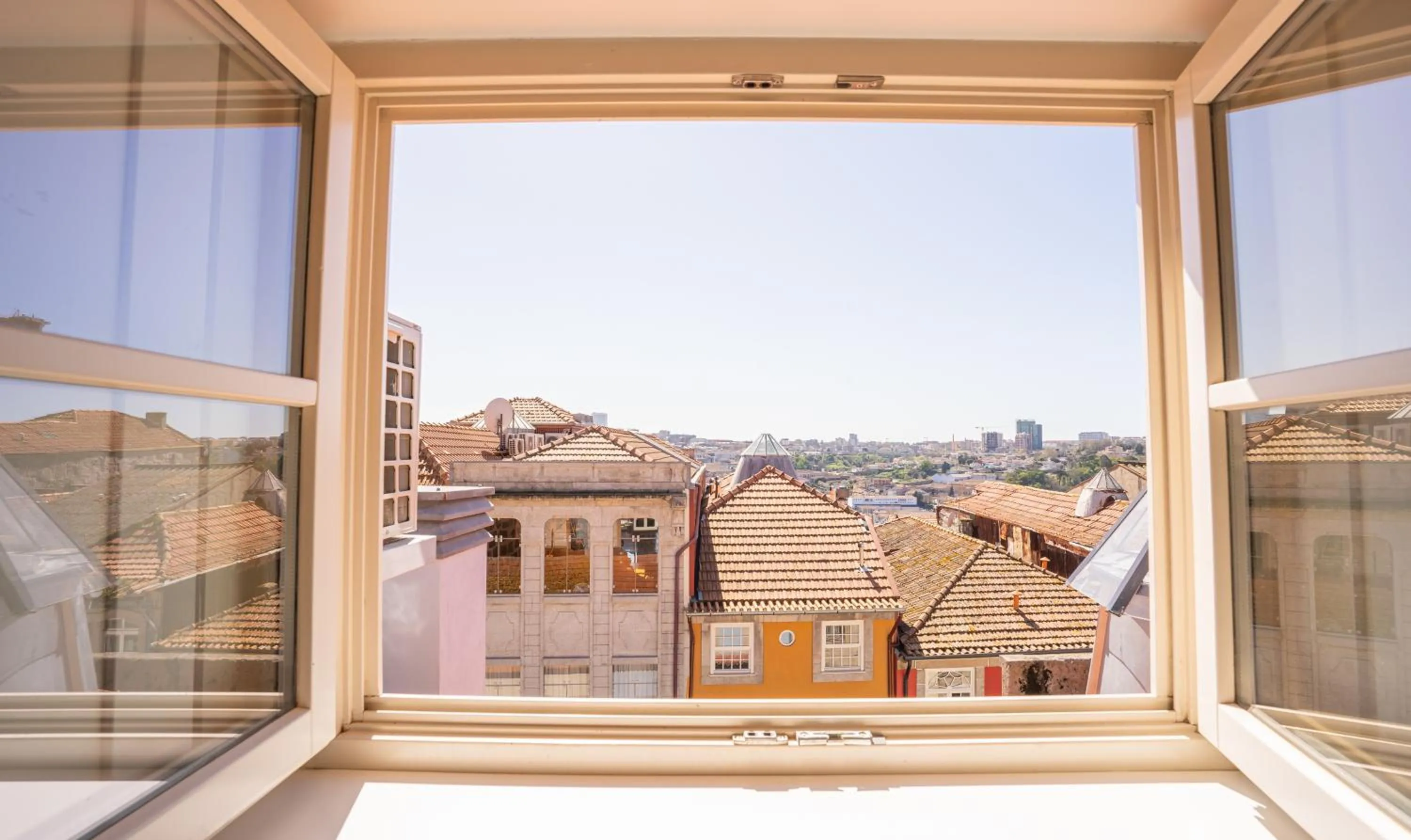 City view in PipaD'oro by YoursPorto