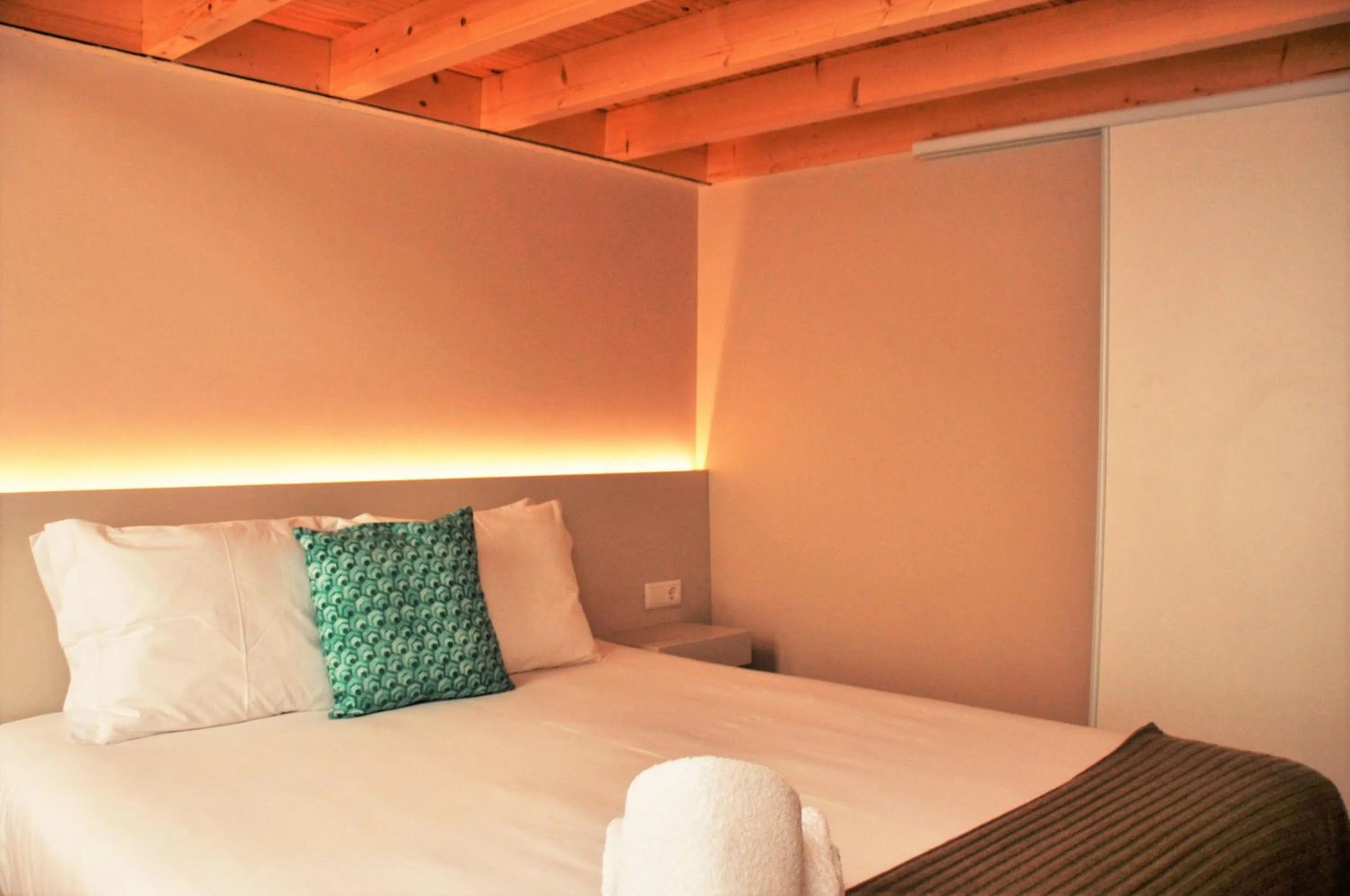 Bed in PipaD'oro by YoursPorto