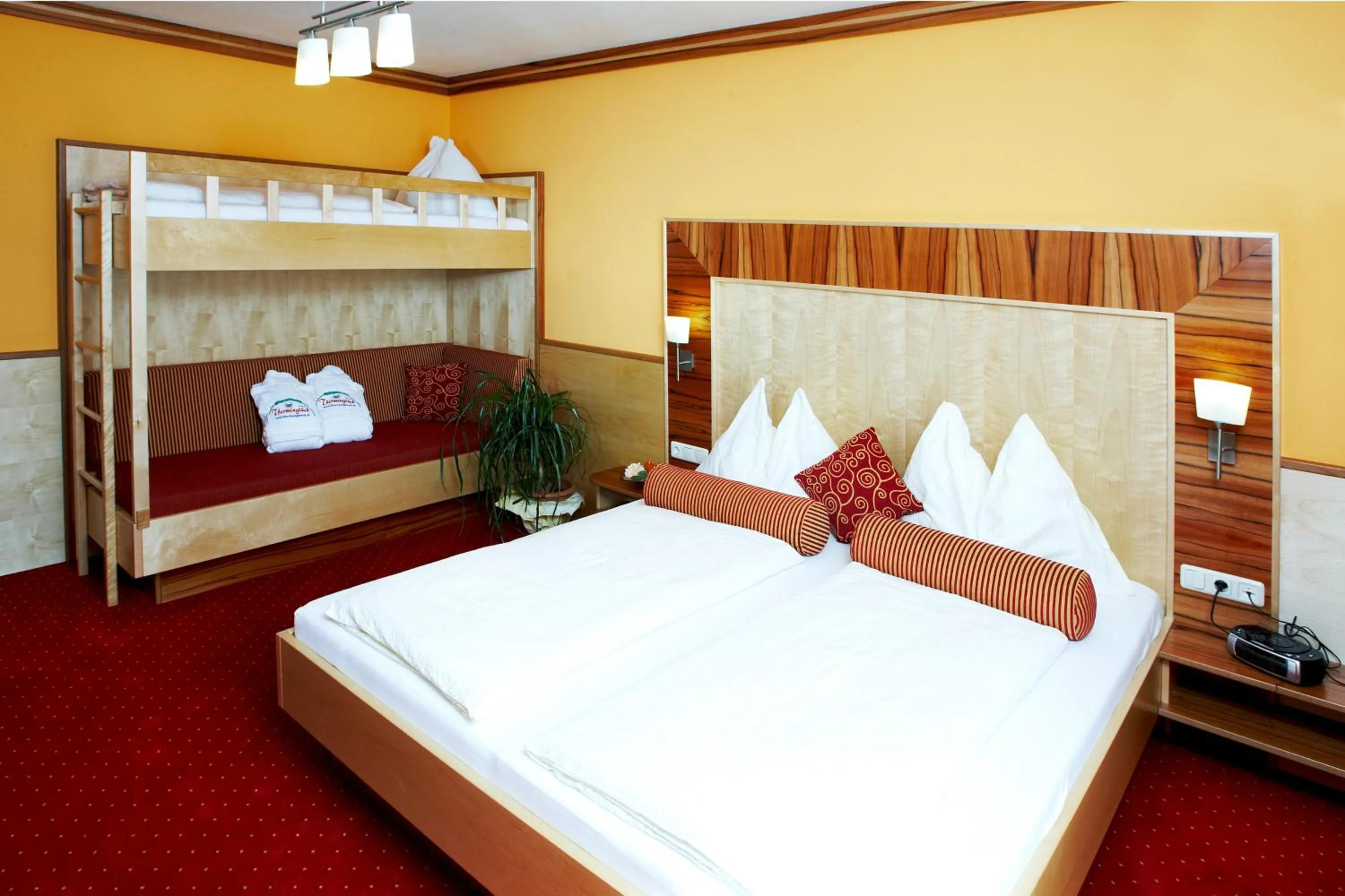 Bedroom, Bed in Hotel Garni Thermenglück