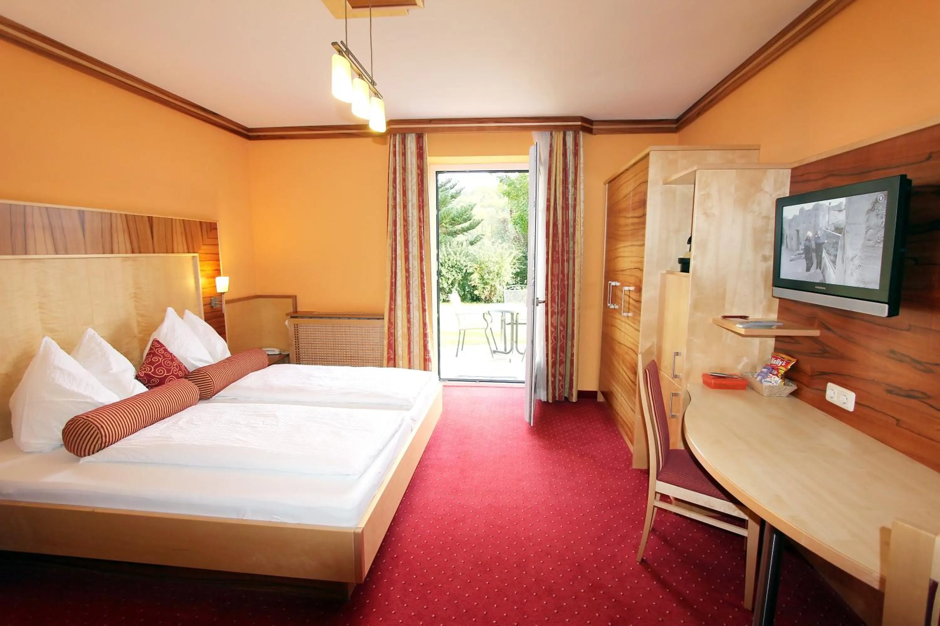 Photo of the whole room, Bed in Hotel Garni Thermenglück