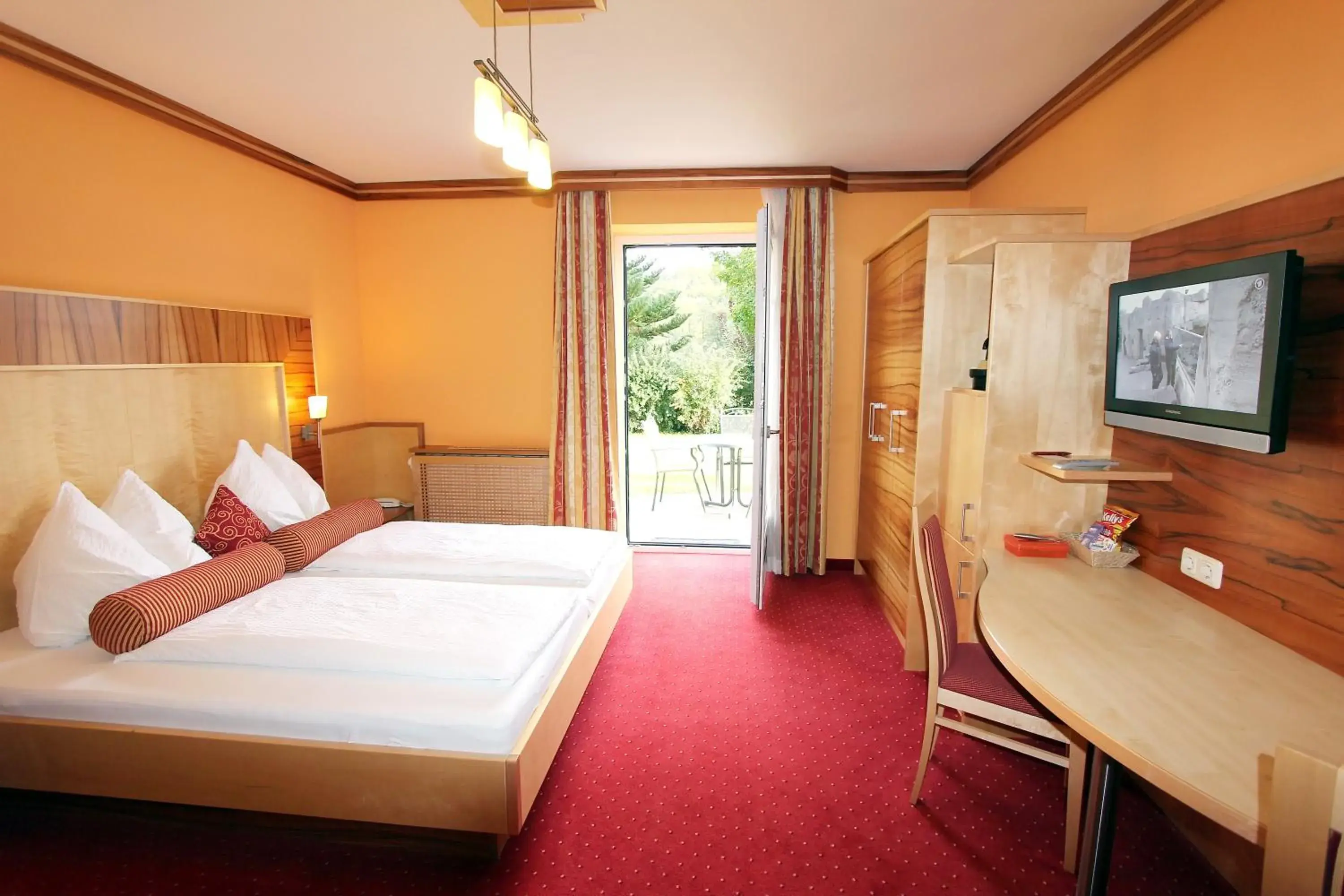 Quadruple Room with Balcony or Terrace in Hotel Garni Thermenglück Quadruple Room with Balcony or Terrace in Hotel Garni Thermenglück