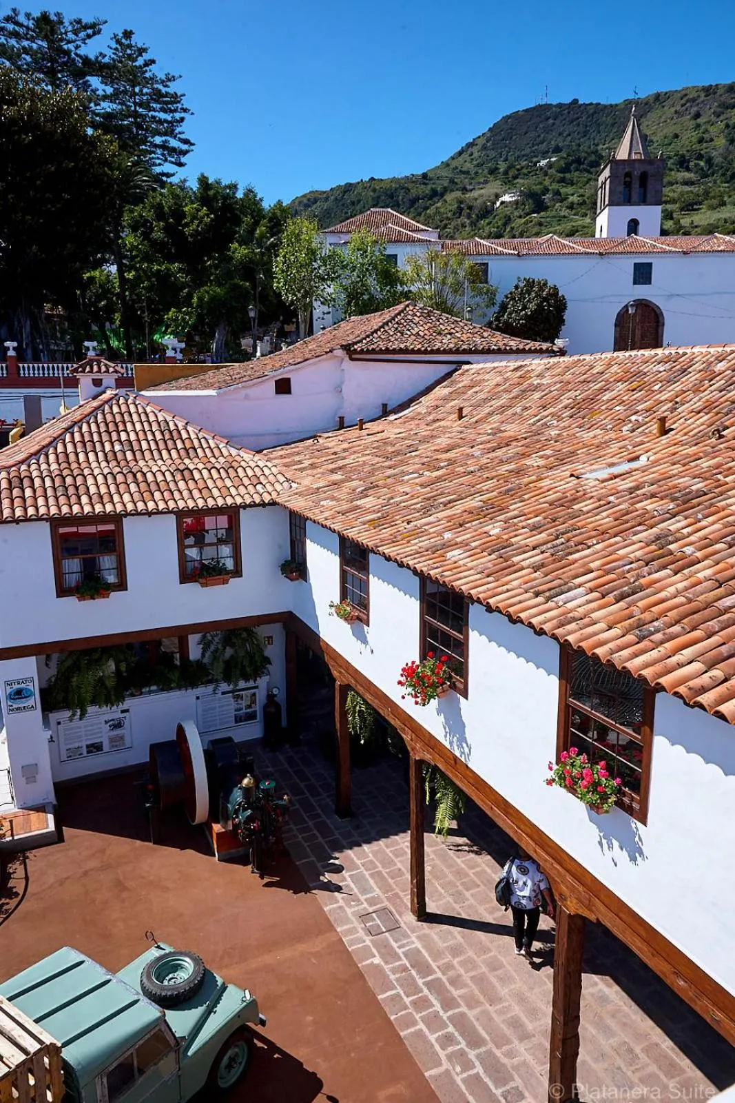 Property building in Platanera Suites