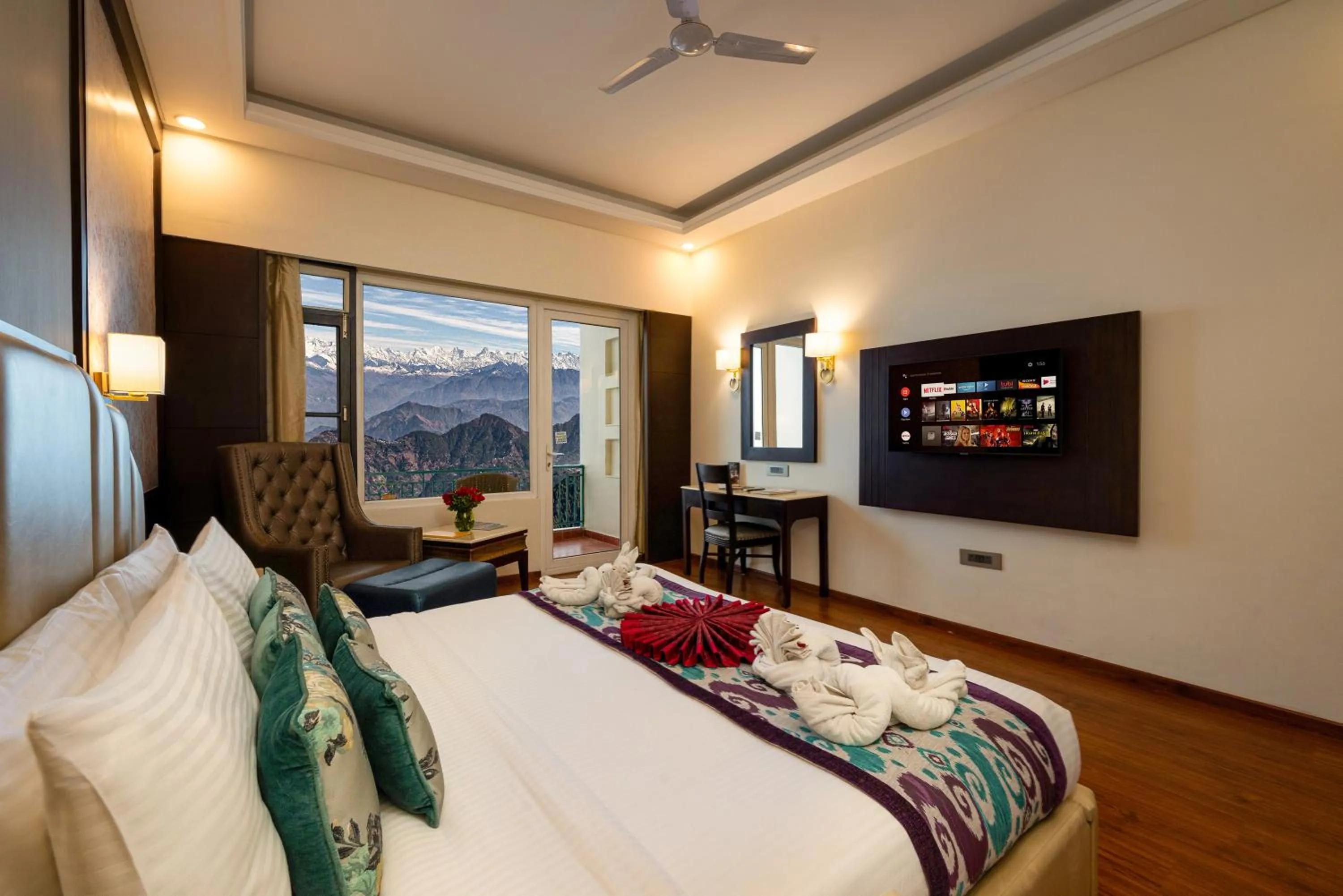 Bedroom, Bed in Grand View Hotel