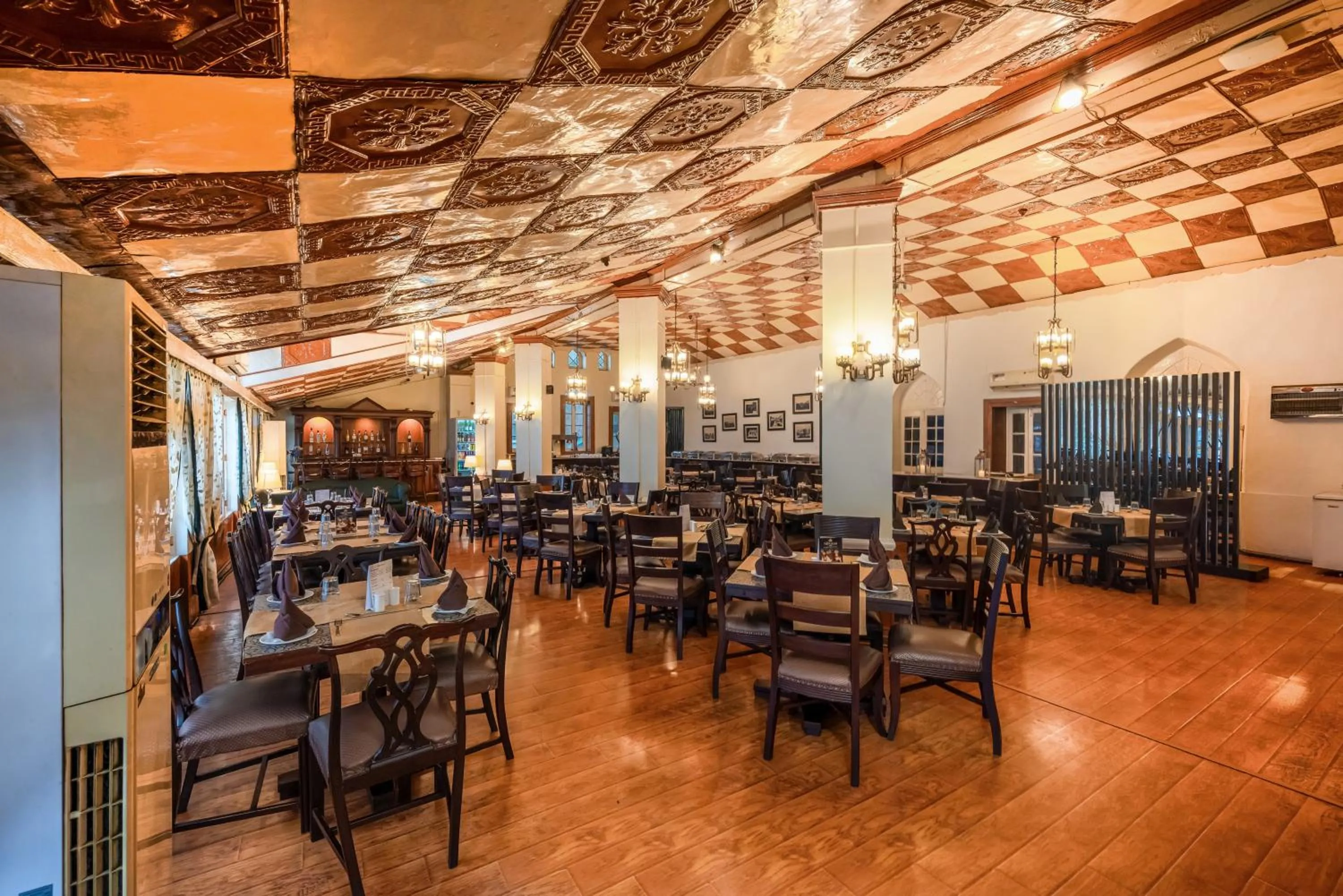 Restaurant/places to eat in Grand View Hotel