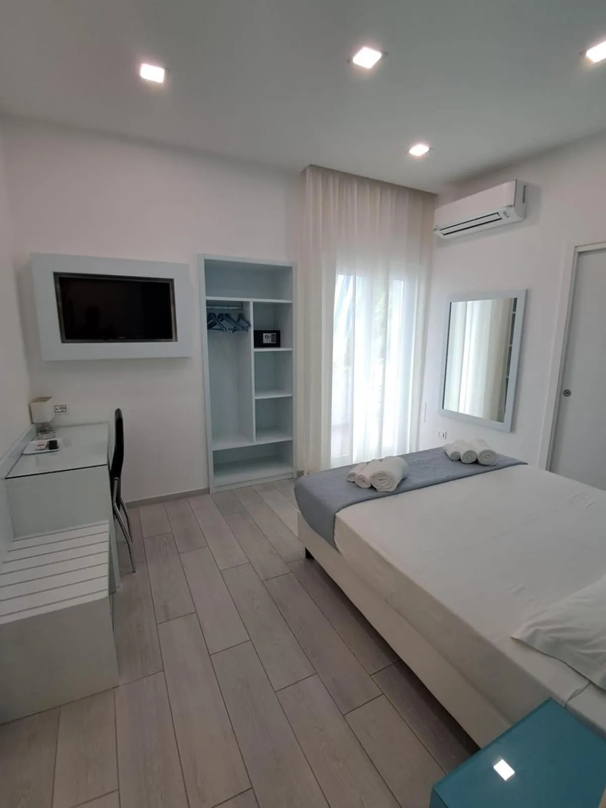 Photo of the whole room in Dreams Tropea Mare "Parking Private"