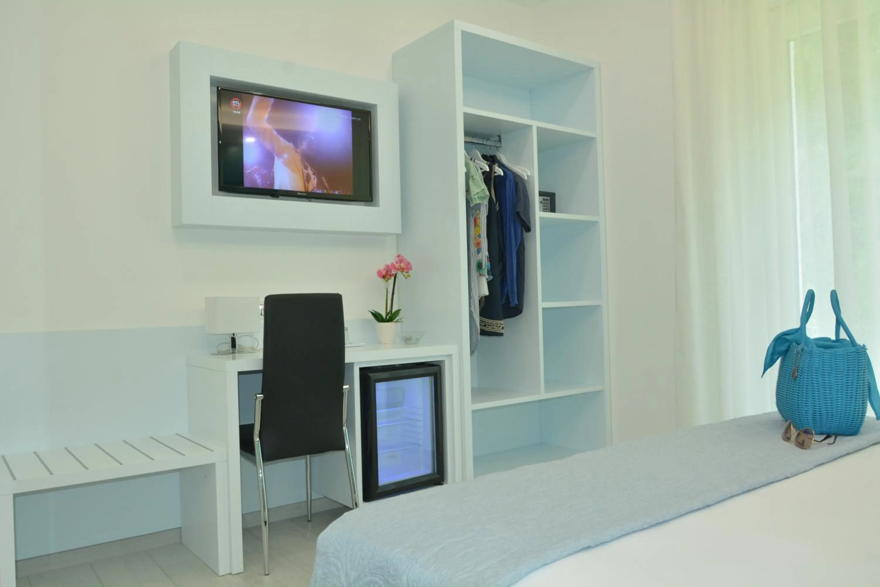 TV and multimedia in Dreams Tropea Mare "Parking Private"