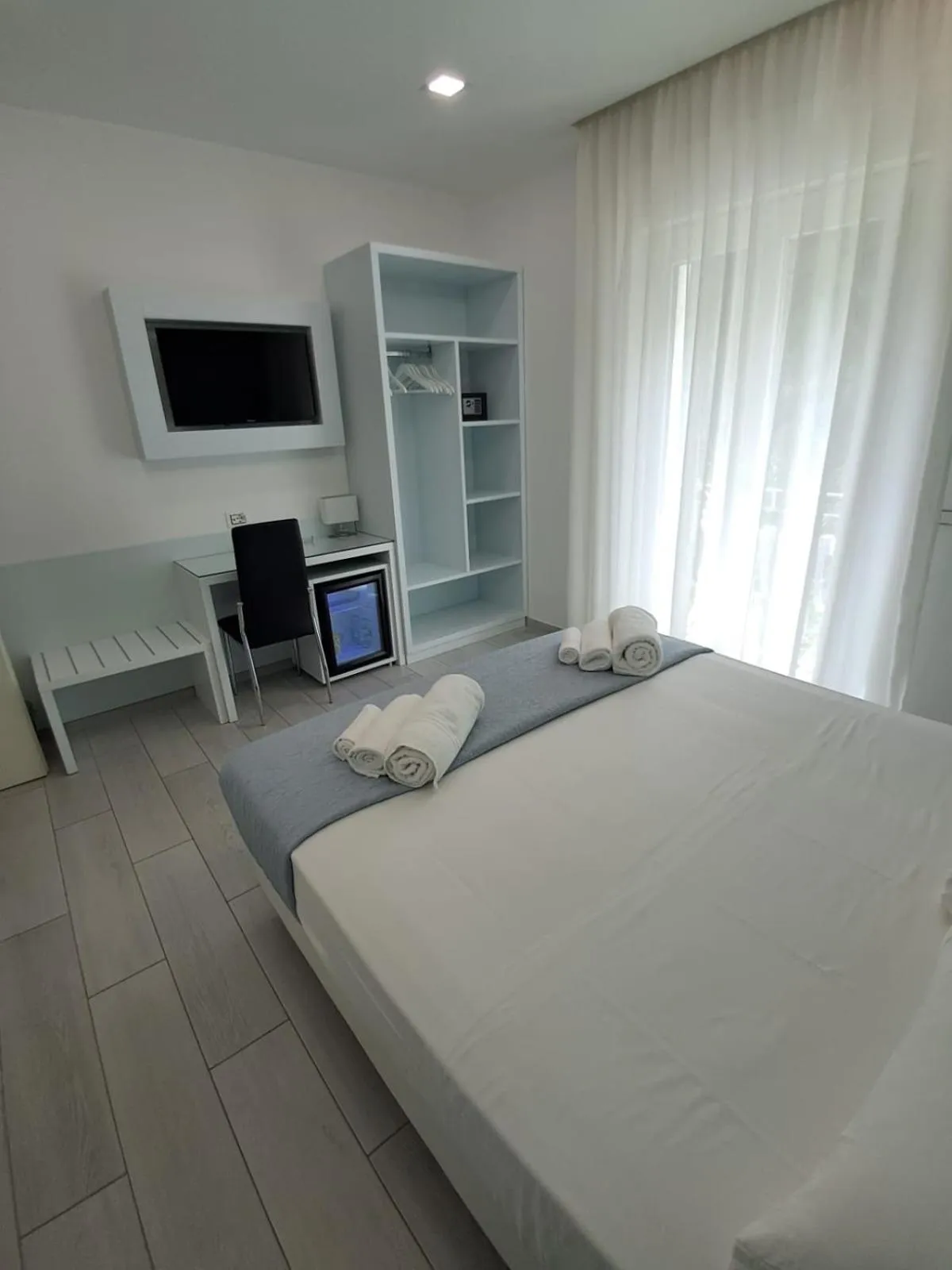 Photo of the whole room in Dreams Tropea Mare "Parking Private"