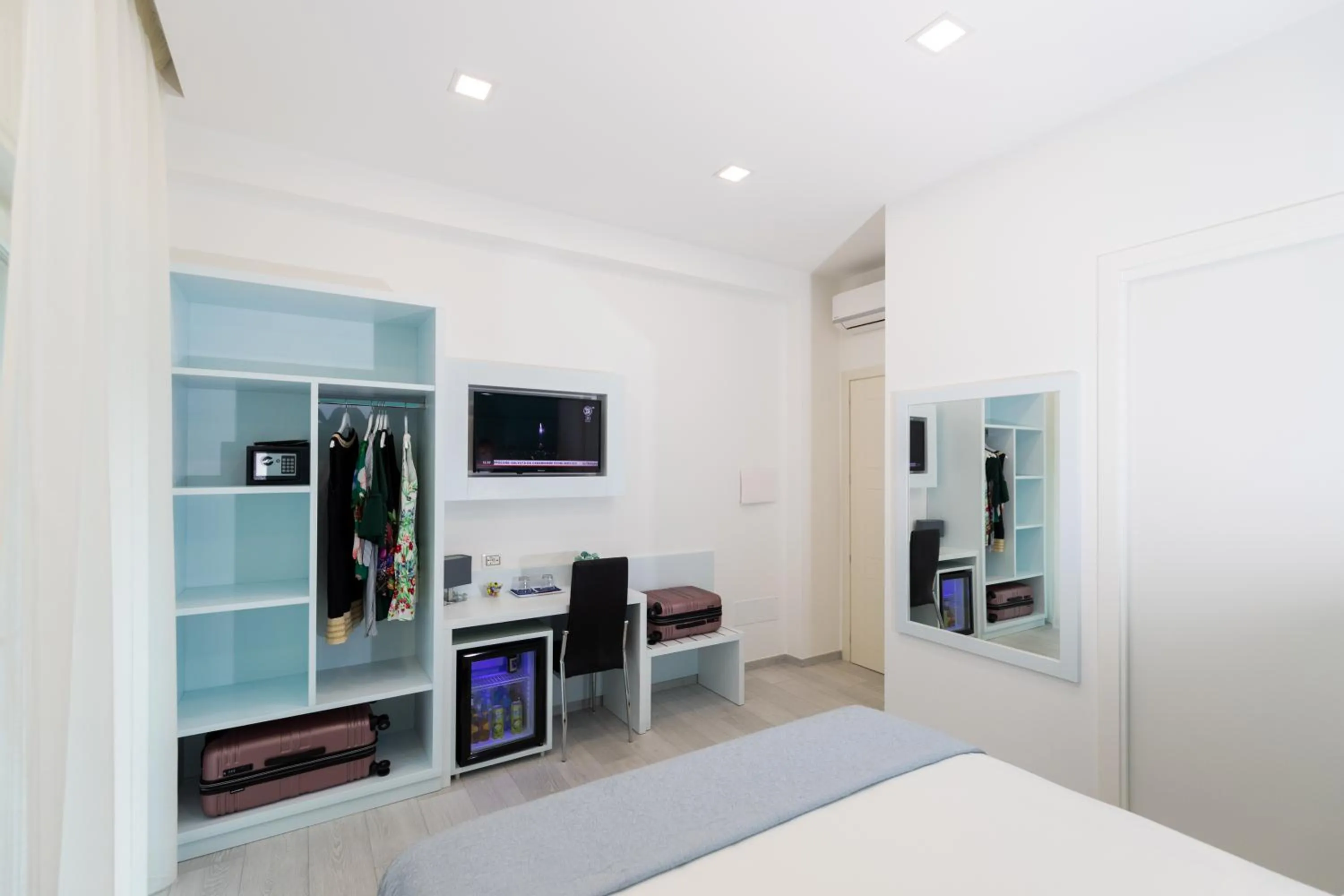 TV and multimedia in Dreams Tropea Mare "Parking Private"