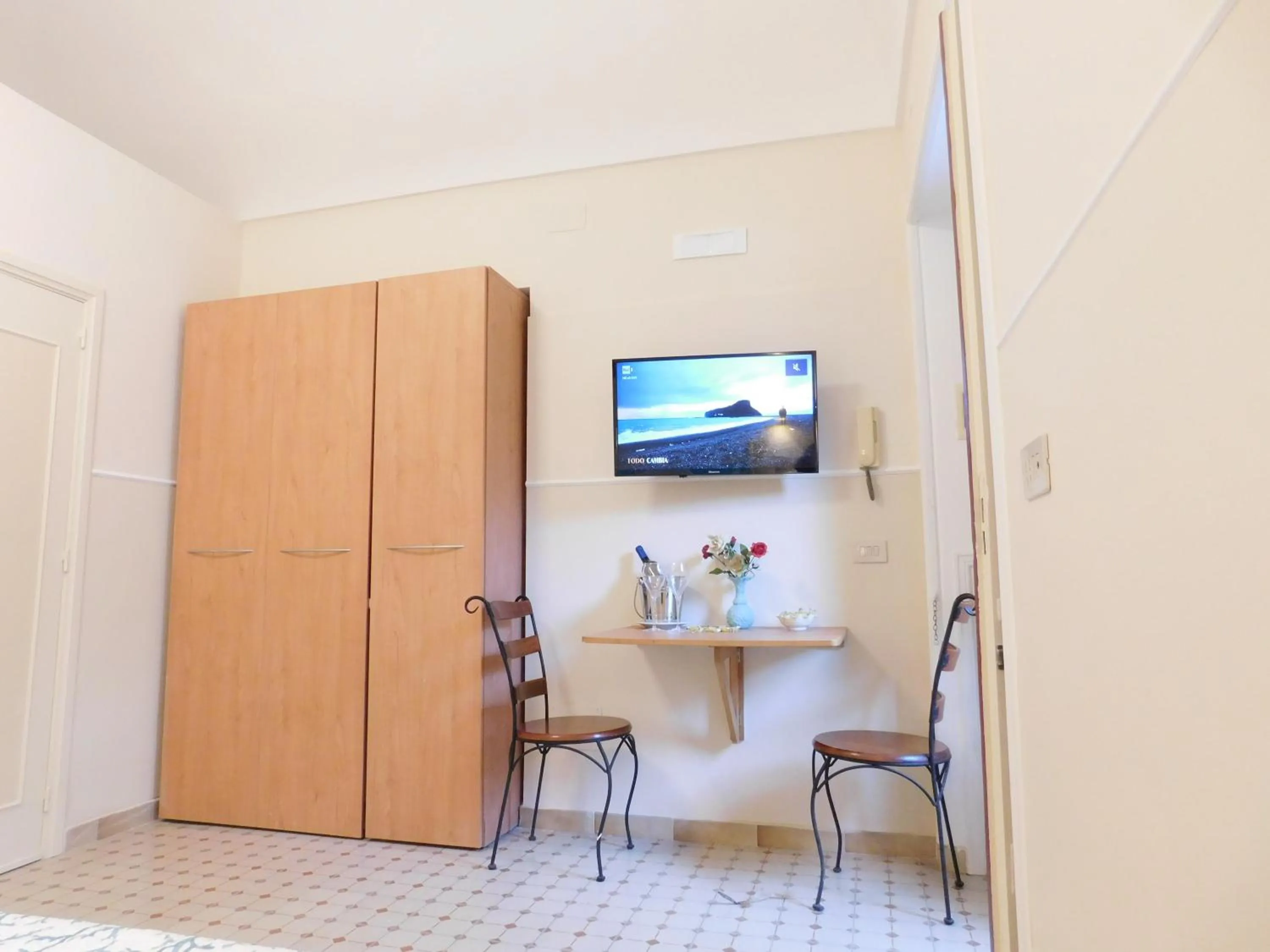 Communal lounge/ TV room in La Meta